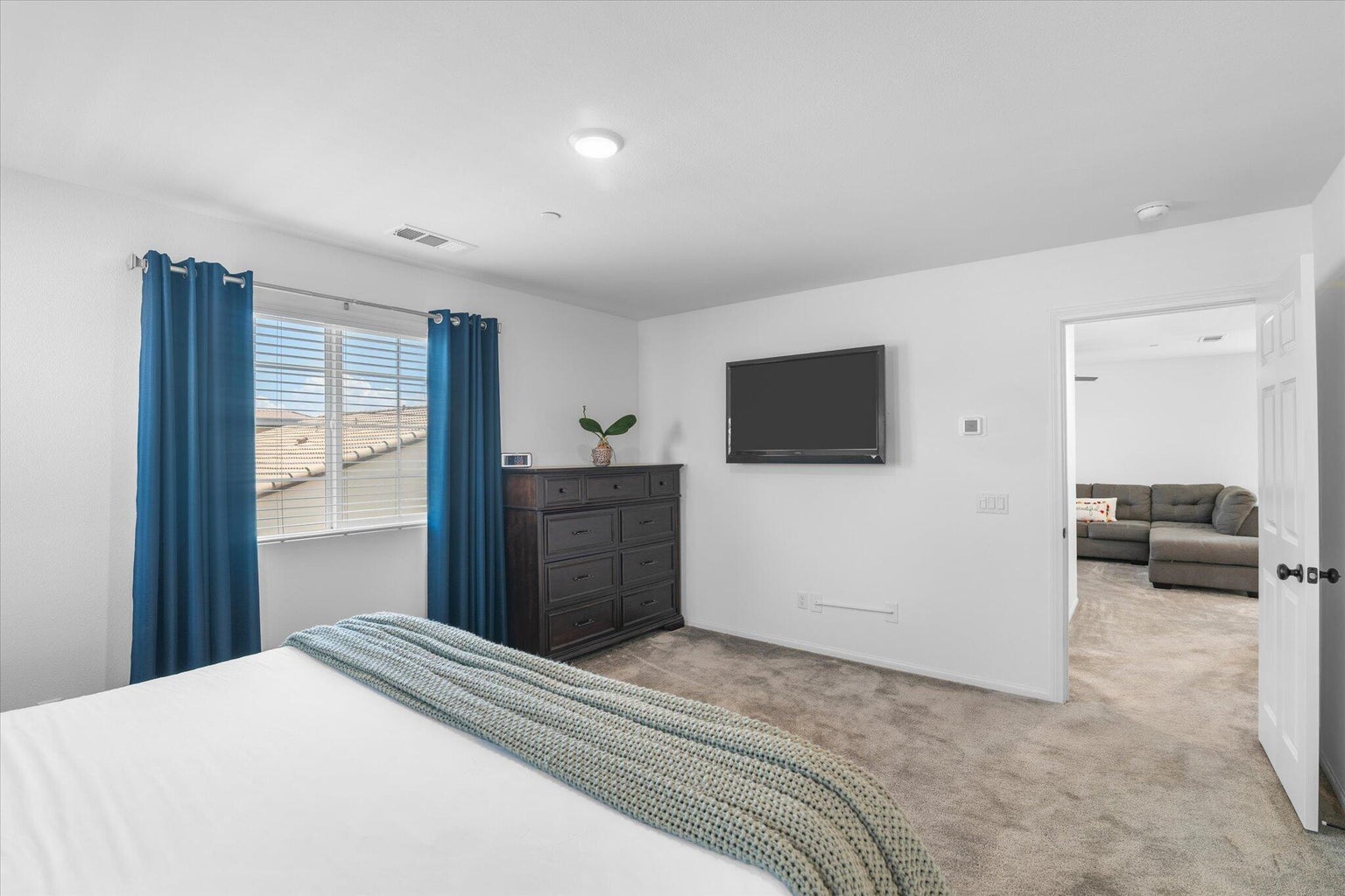 Lake Elsinore, California, 92530, United States, 3 Bedrooms Bedrooms, ,2 BathroomsBathrooms,Residential,For Sale,2007518