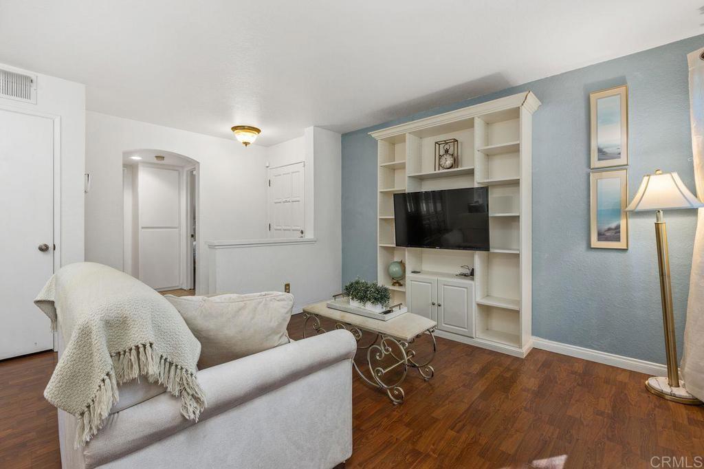 Vista, California, 92081, United States, 2 Bedrooms Bedrooms, ,2 BathroomsBathrooms,Residential,For Sale,1989582