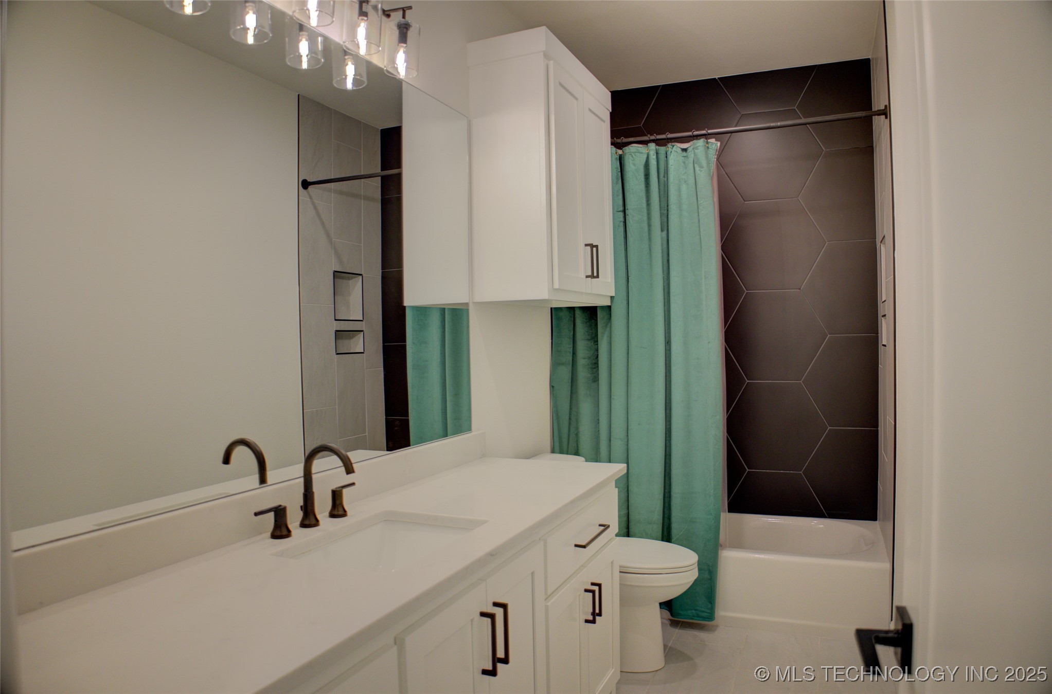 Bixby, Oklahoma, 74008, United States, 4 Bedrooms Bedrooms, ,3 BathroomsBathrooms,Residential,For Sale,1940434