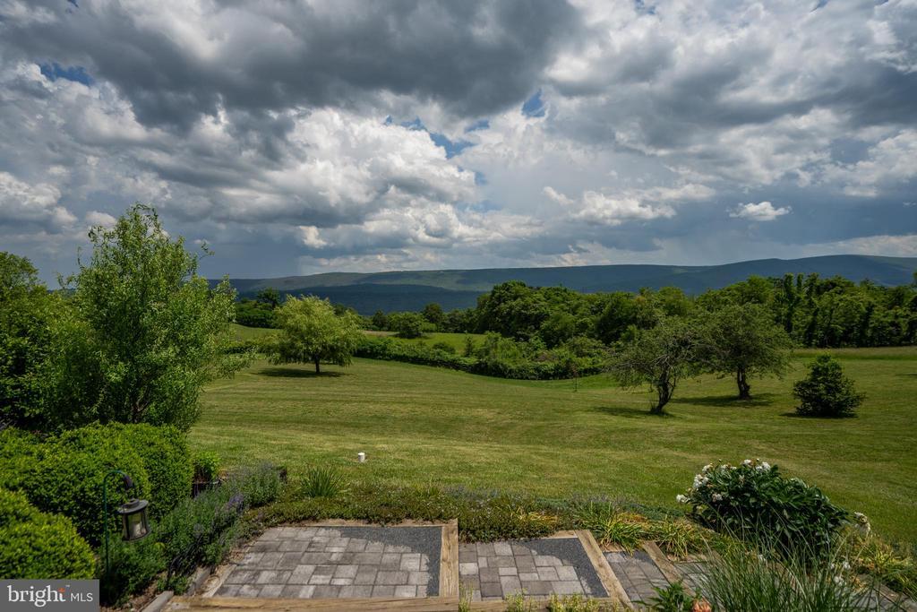 Gore, Virginia, 22637, United States, 4 Bedrooms Bedrooms, ,4 BathroomsBathrooms,Residential,For Sale,1987916