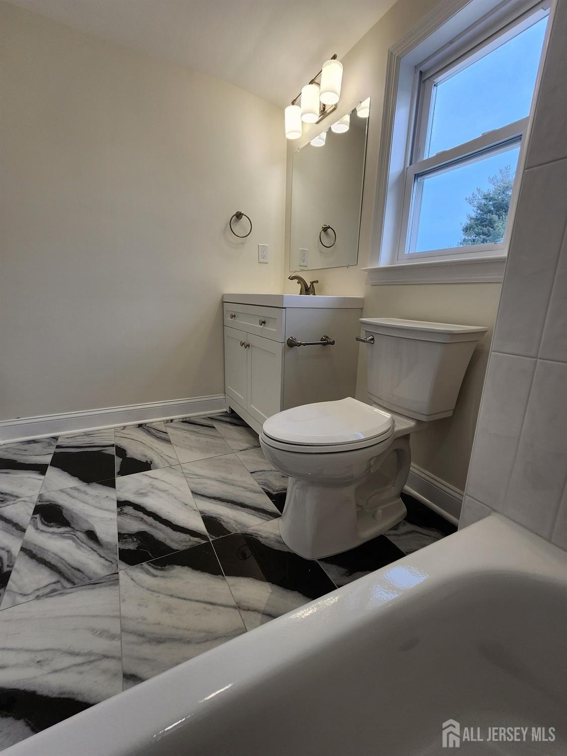 Sayreville, New Jersey, 08879, United States, 4 Bedrooms Bedrooms, ,2 BathroomsBathrooms,Residential,For Sale,2005384