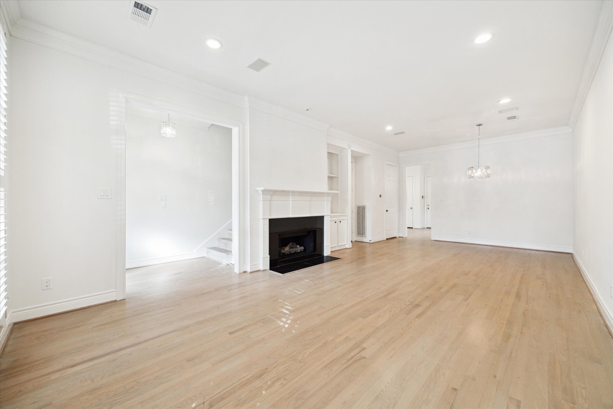  5160 Chevy Chase Drive - 物件實景