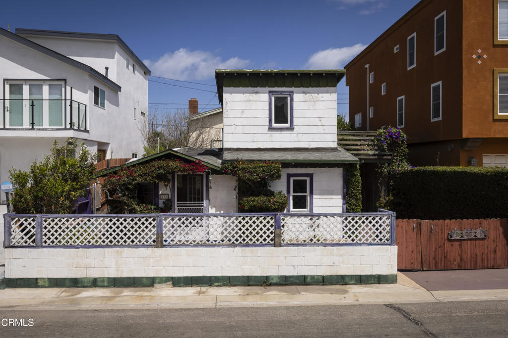 Oxnard, California, 93035, United States, 2 Bedrooms Bedrooms, ,1 BathroomBathrooms,Residential,For Sale,2048022