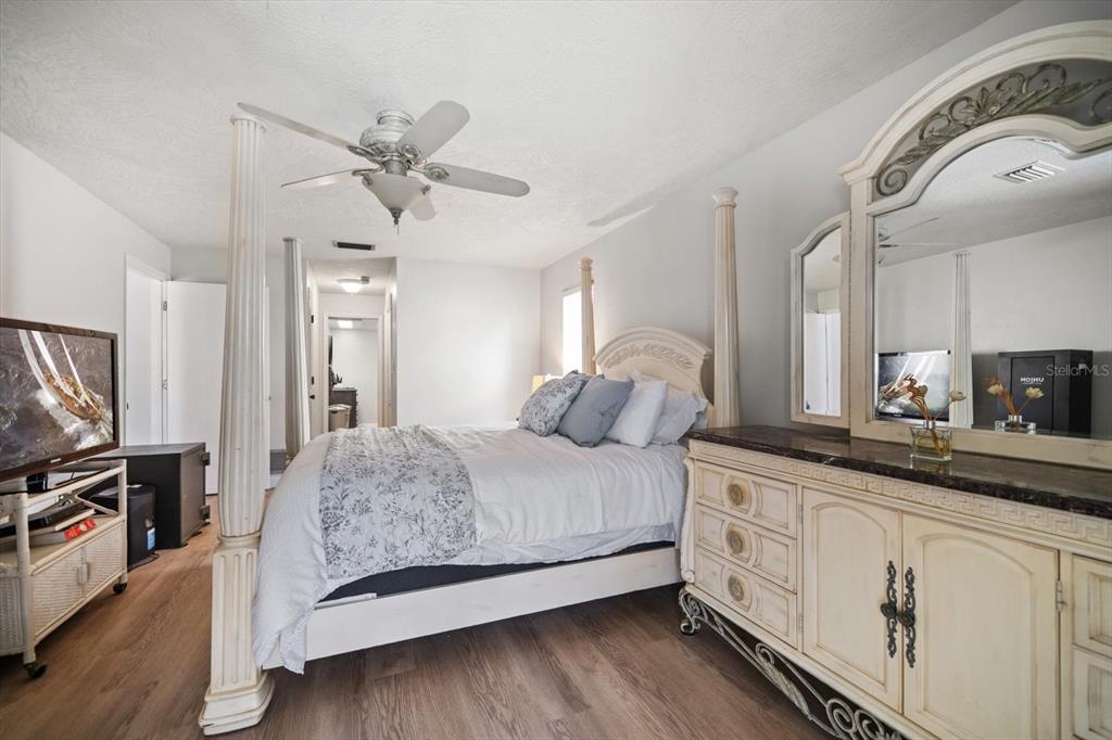 Clearwater, Florida, 33761, United States, 5 Bedrooms Bedrooms, ,3 BathroomsBathrooms,Residential,For Sale,1919685