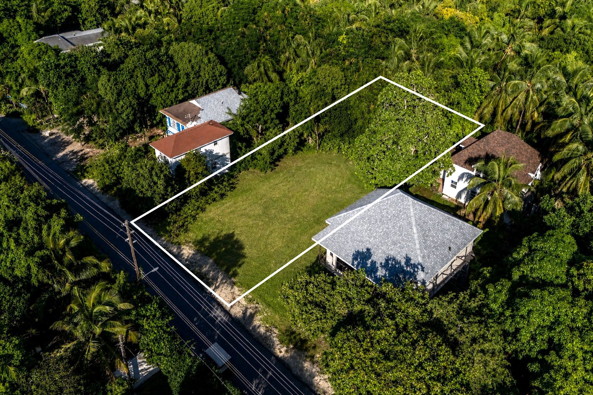  Prime Open-Zoned Lot Near Pink Sands Beach - 物件實景