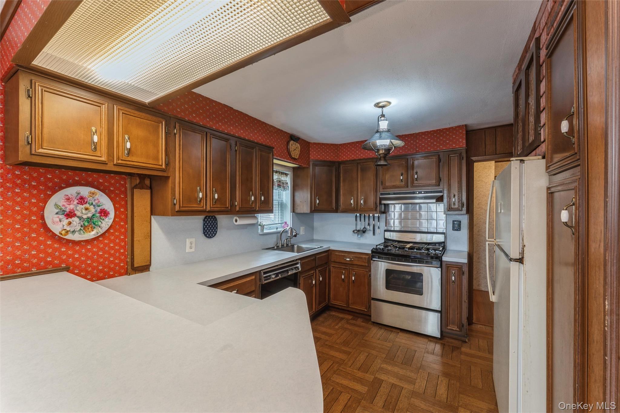 Williston Park, New York, 11596, United States, 3 Bedrooms Bedrooms, ,2 BathroomsBathrooms,Residential,For Sale,1960475