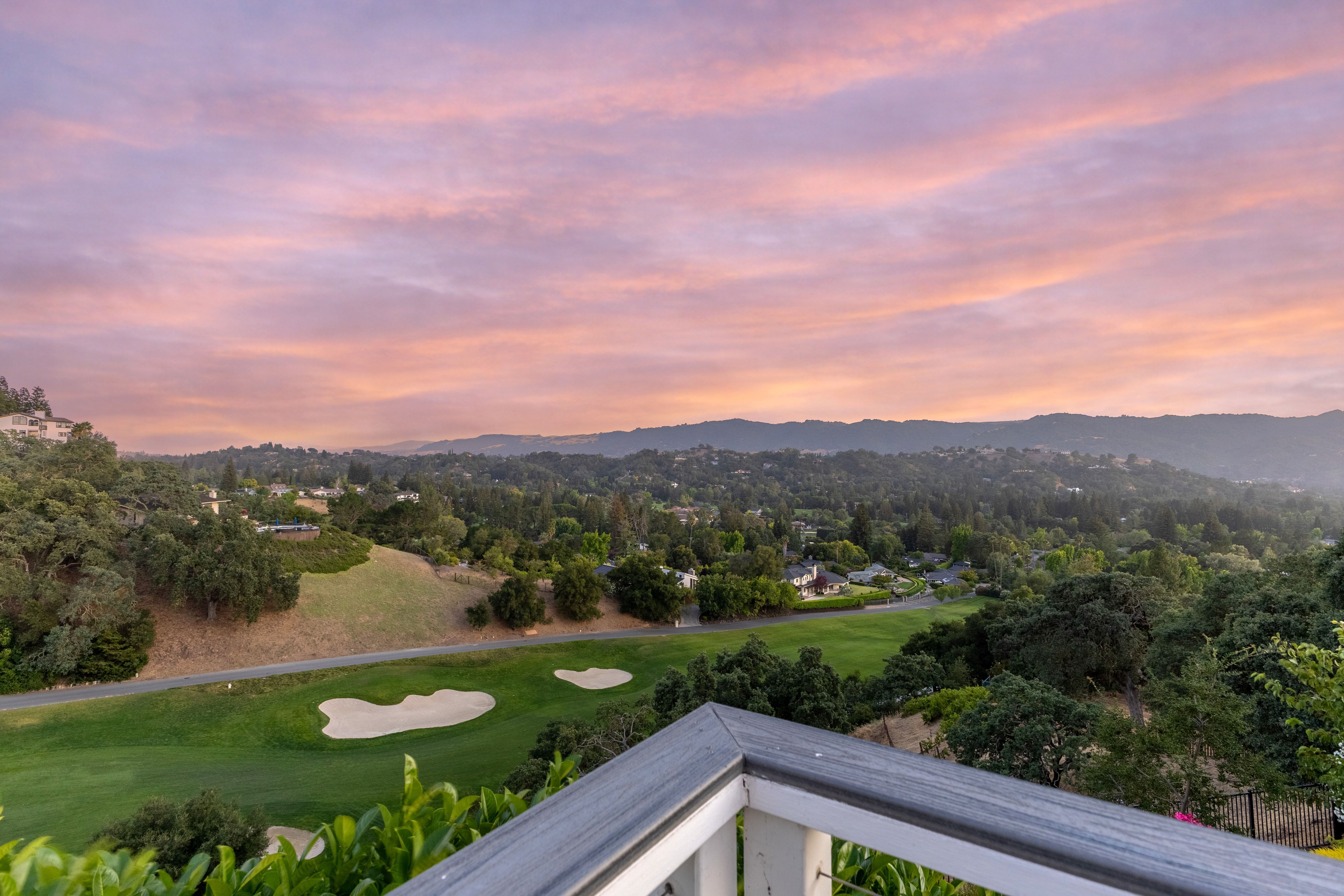  Sweeping Fairway Views Meet Rare Outdoor Living - 物件實景