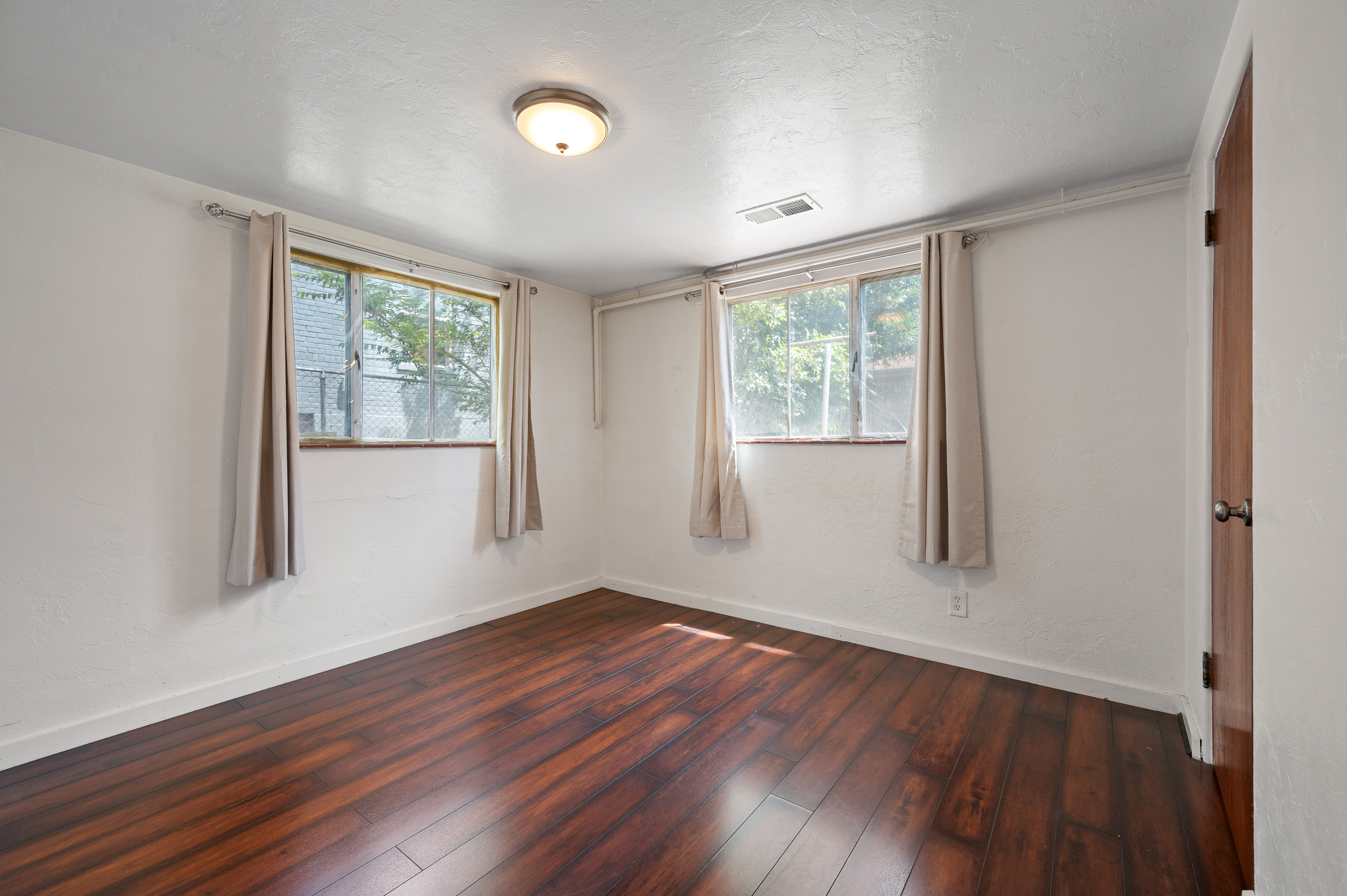  Charming Up/Down Duplex In Beloved Sunnyside - 物件實景