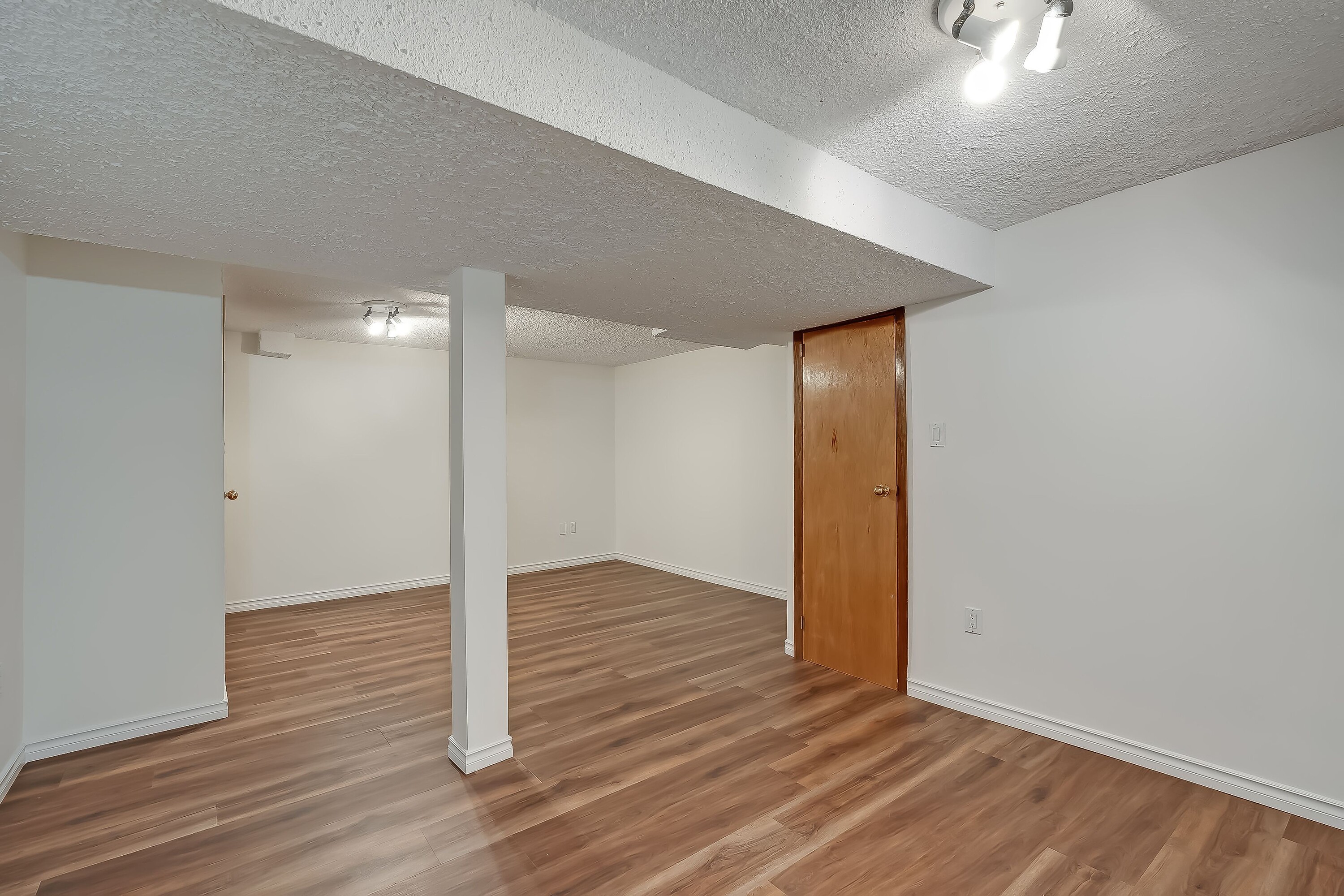  Updated Port Credit Townhome - 物件實景