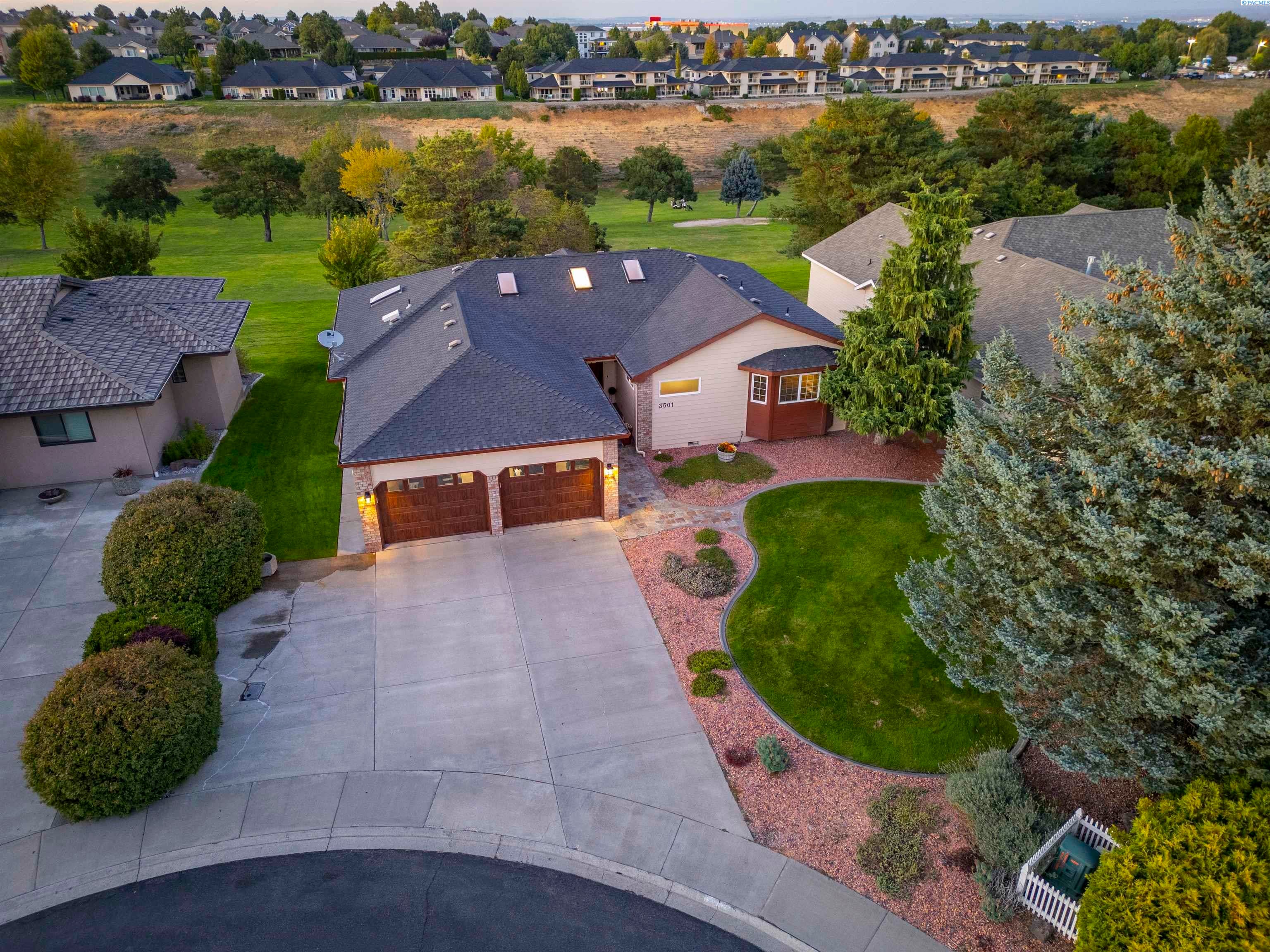 Kennewick, Washington, 99337, United States, 4 Bedrooms Bedrooms, ,2 BathroomsBathrooms,Residential,For Sale,1978666