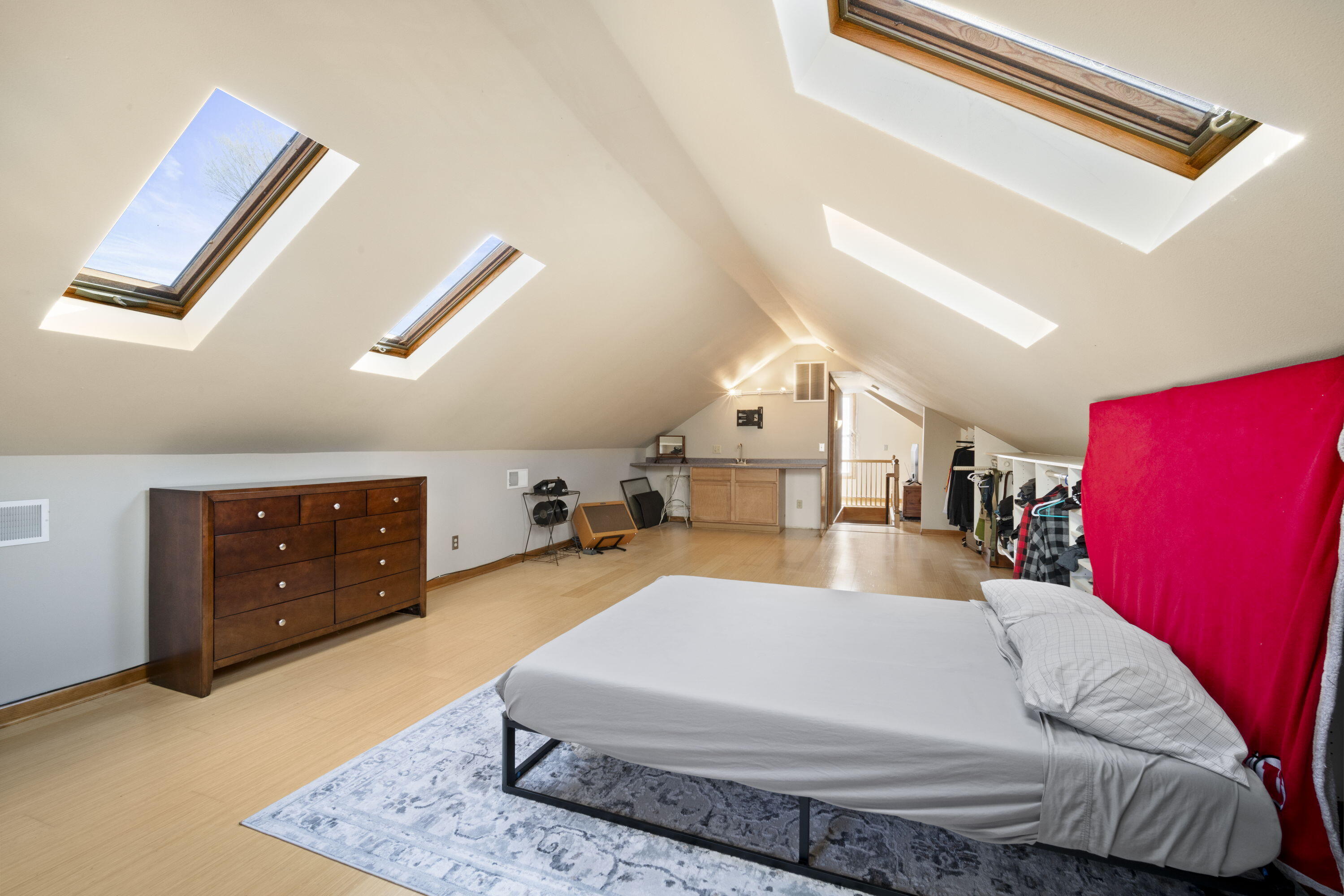 Milwaukee, Wisconsin, 53202, United States, 3 Bedrooms Bedrooms, ,3 BathroomsBathrooms,Residential,For Sale,1982792