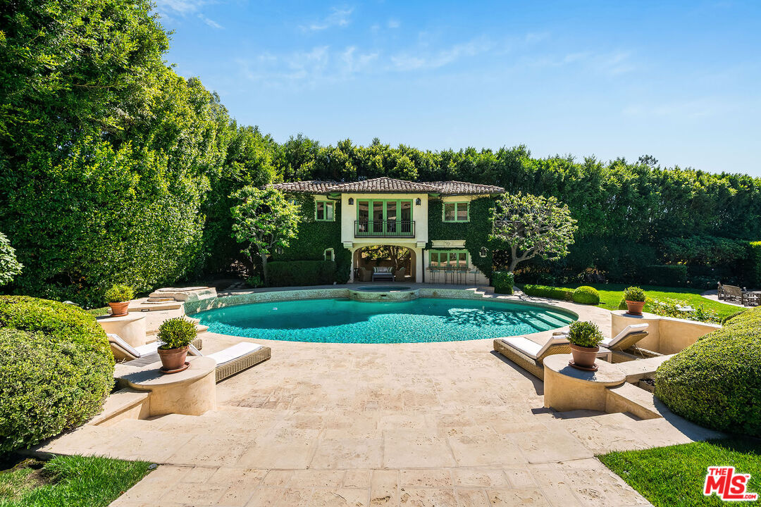 Pacific Palisades, California, 90272, United States, 8 Bedrooms Bedrooms, ,12 BathroomsBathrooms,Residential,For Sale,1949895
