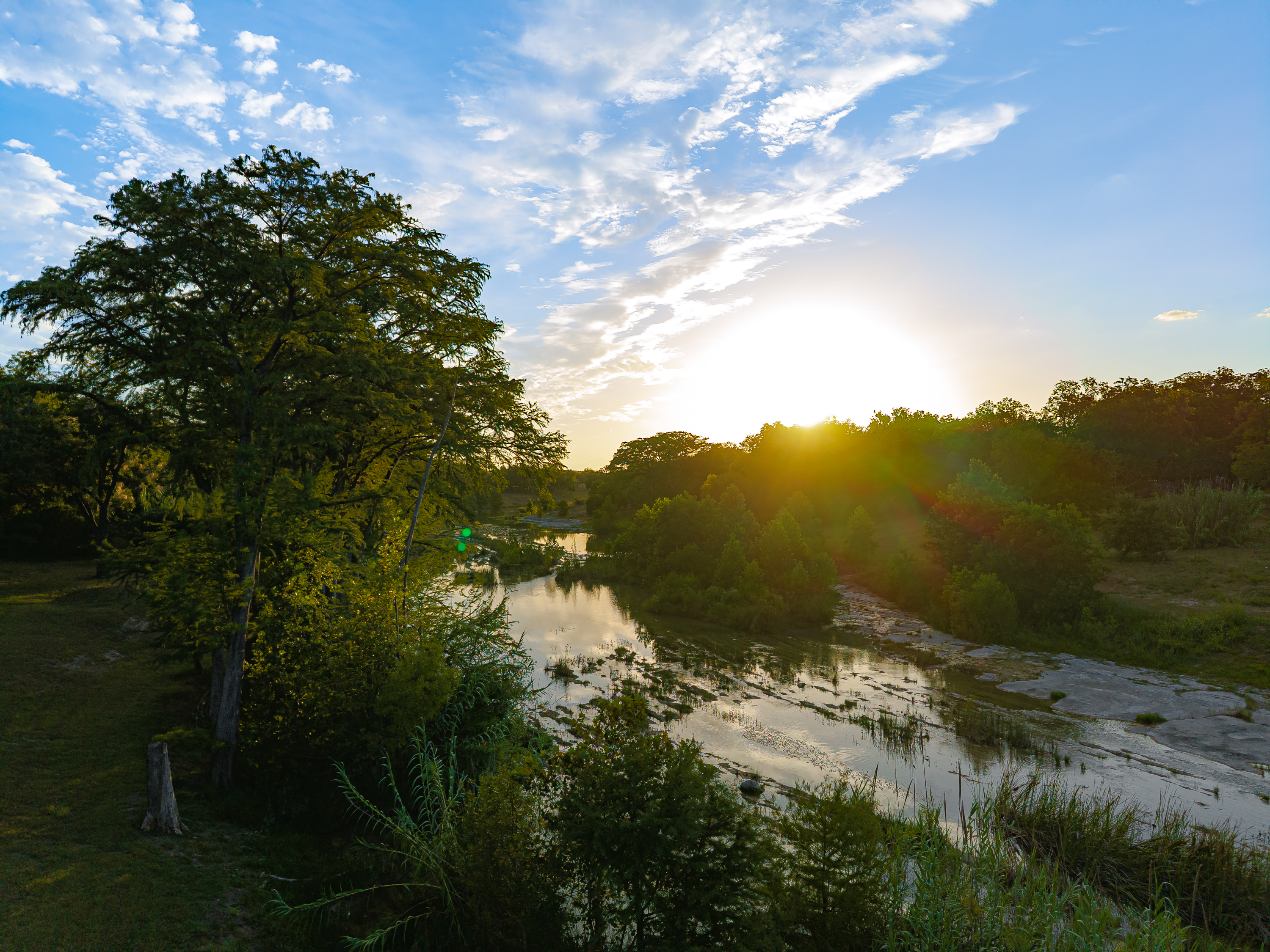  Secluded Riverfront Estate - 物件實景