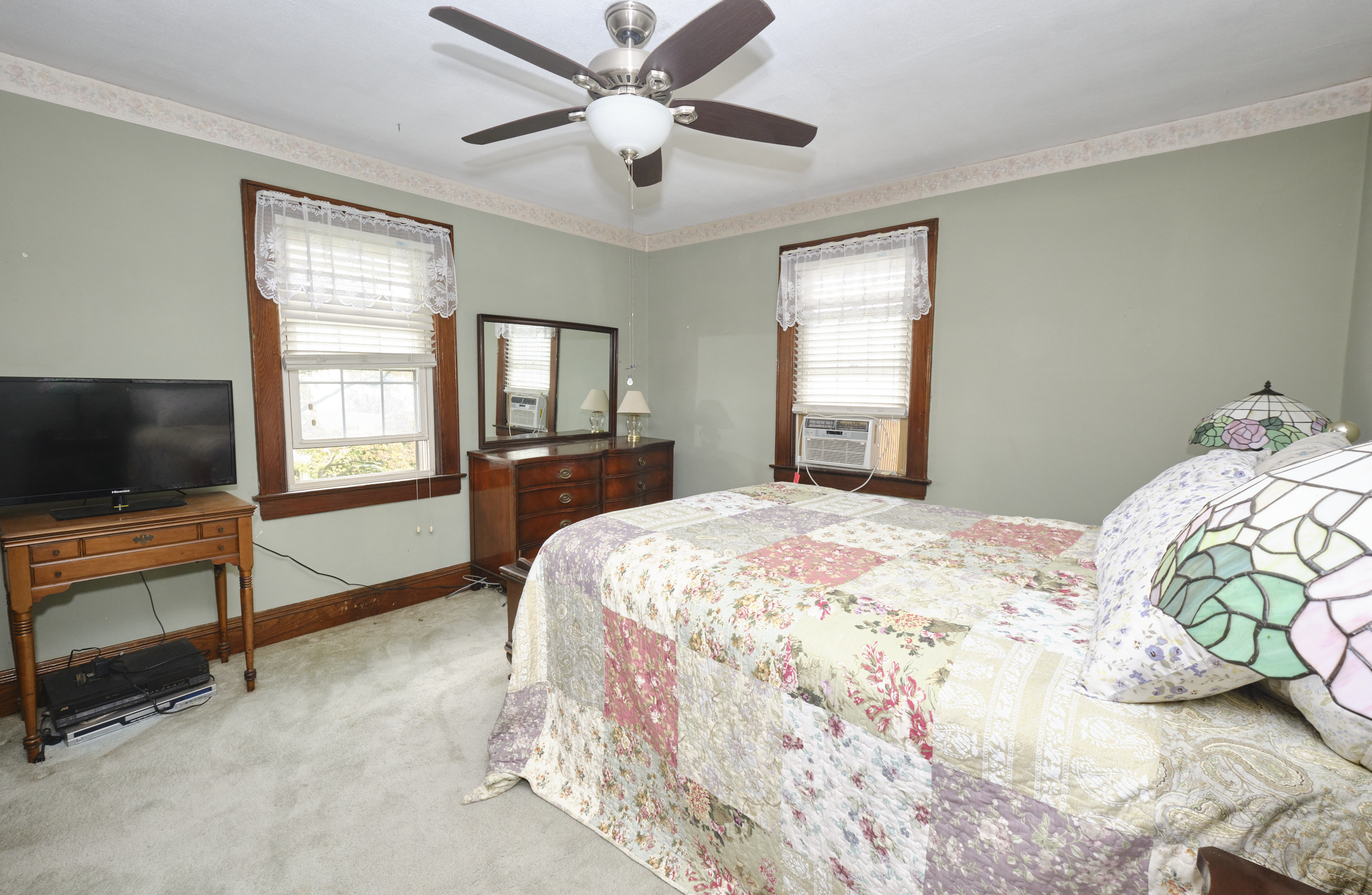 Floral Park, New York, 11001, United States, 3 Bedrooms Bedrooms, ,2 BathroomsBathrooms,Residential,For Sale,1974847