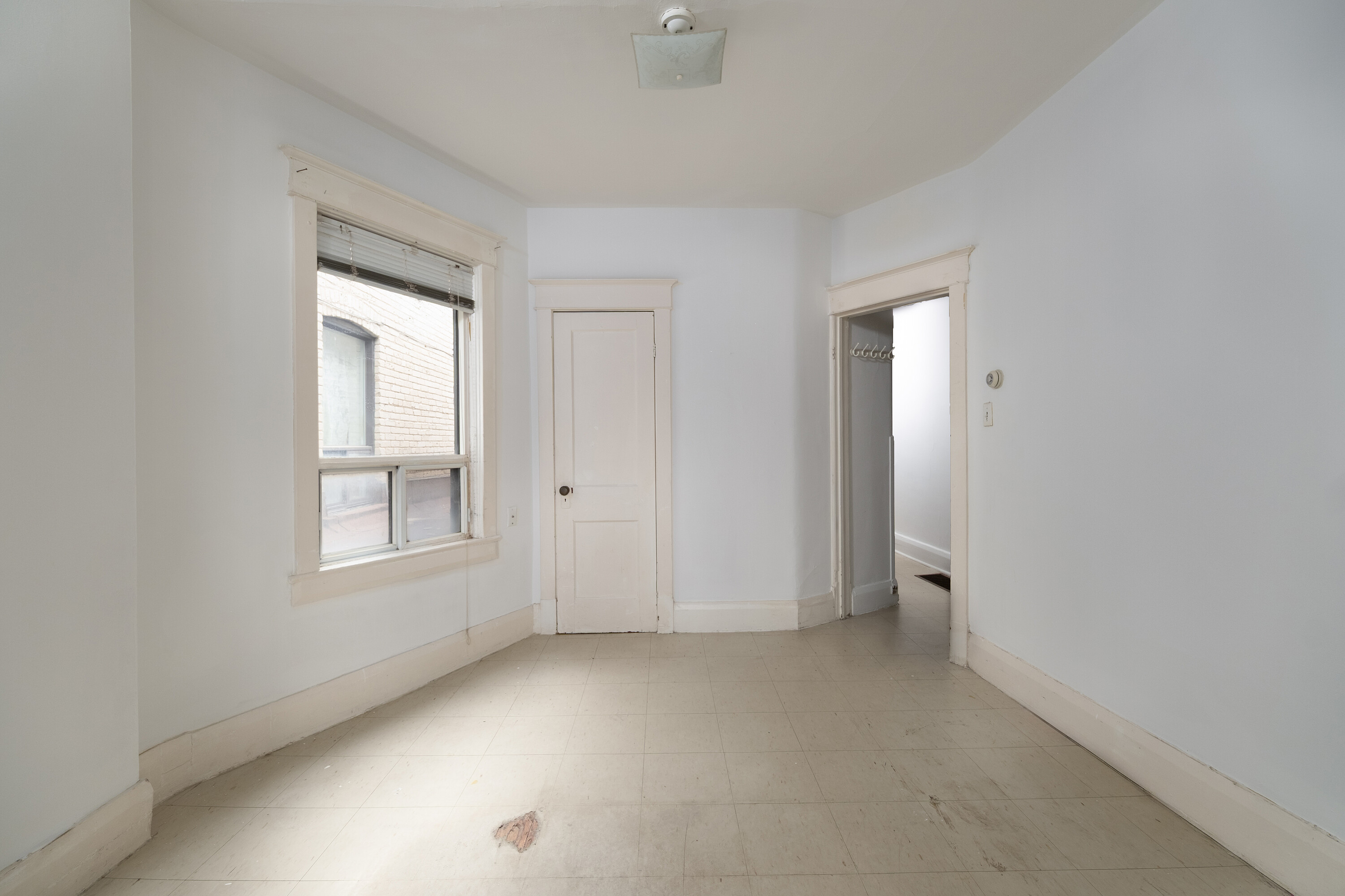  641 St Clair Ave W - 物件實景