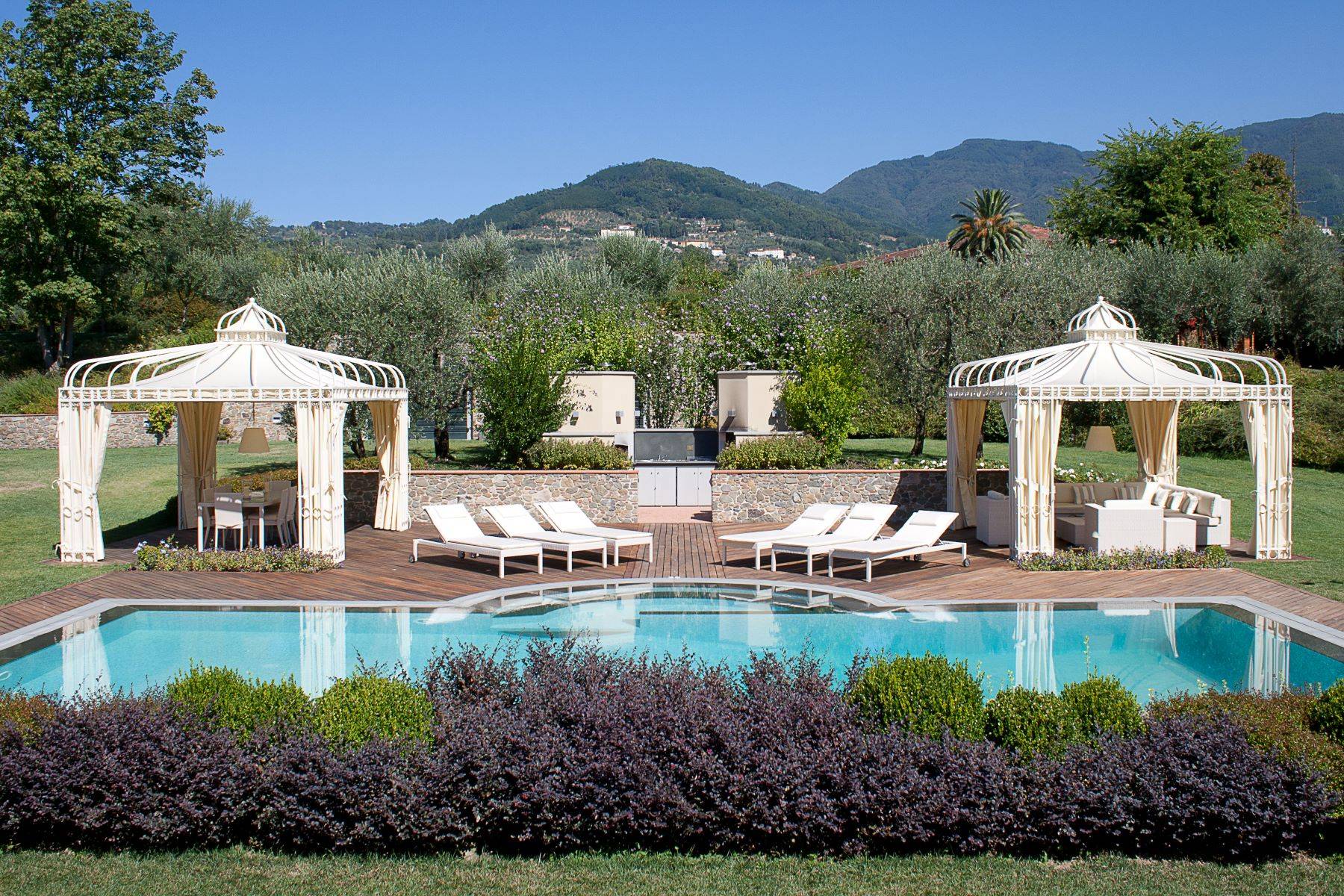 Exclusive villa on the hills of Lucca