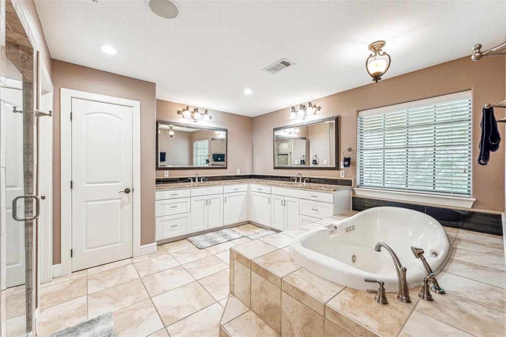 Granbury, Texas, 76048, United States, 4 Bedrooms Bedrooms, ,3 BathroomsBathrooms,Residential,For Sale,1978799