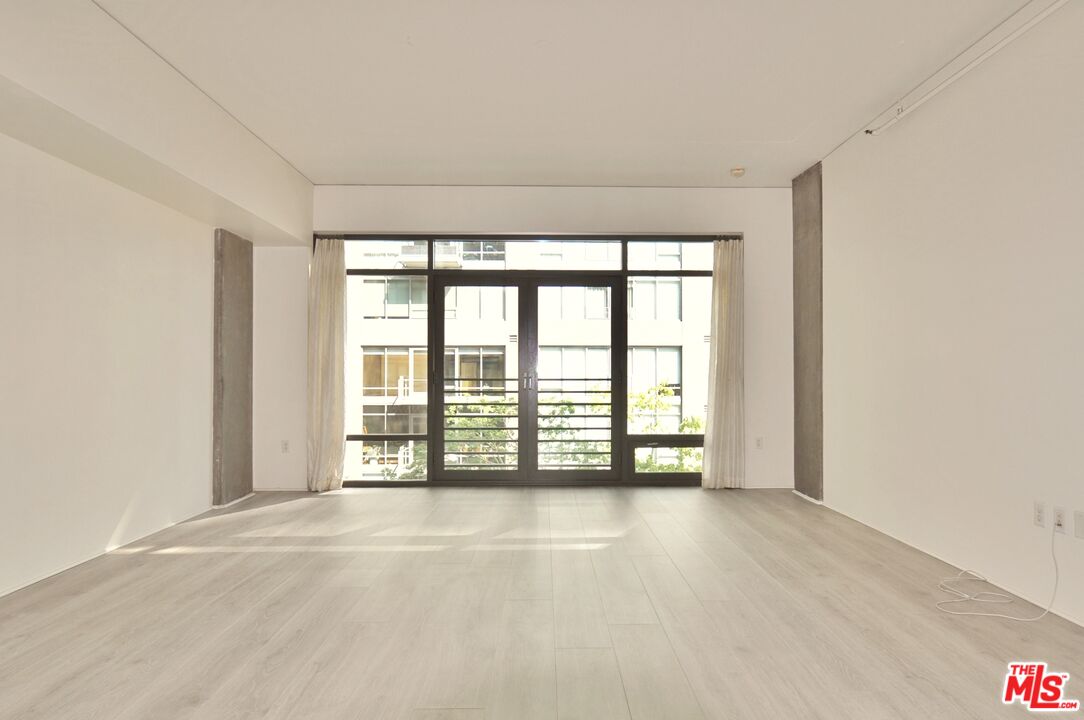 Los Angeles, California, 90015, United States, 1 Bedroom Bedrooms, ,1 BathroomBathrooms,Residential,For Sale,1911768