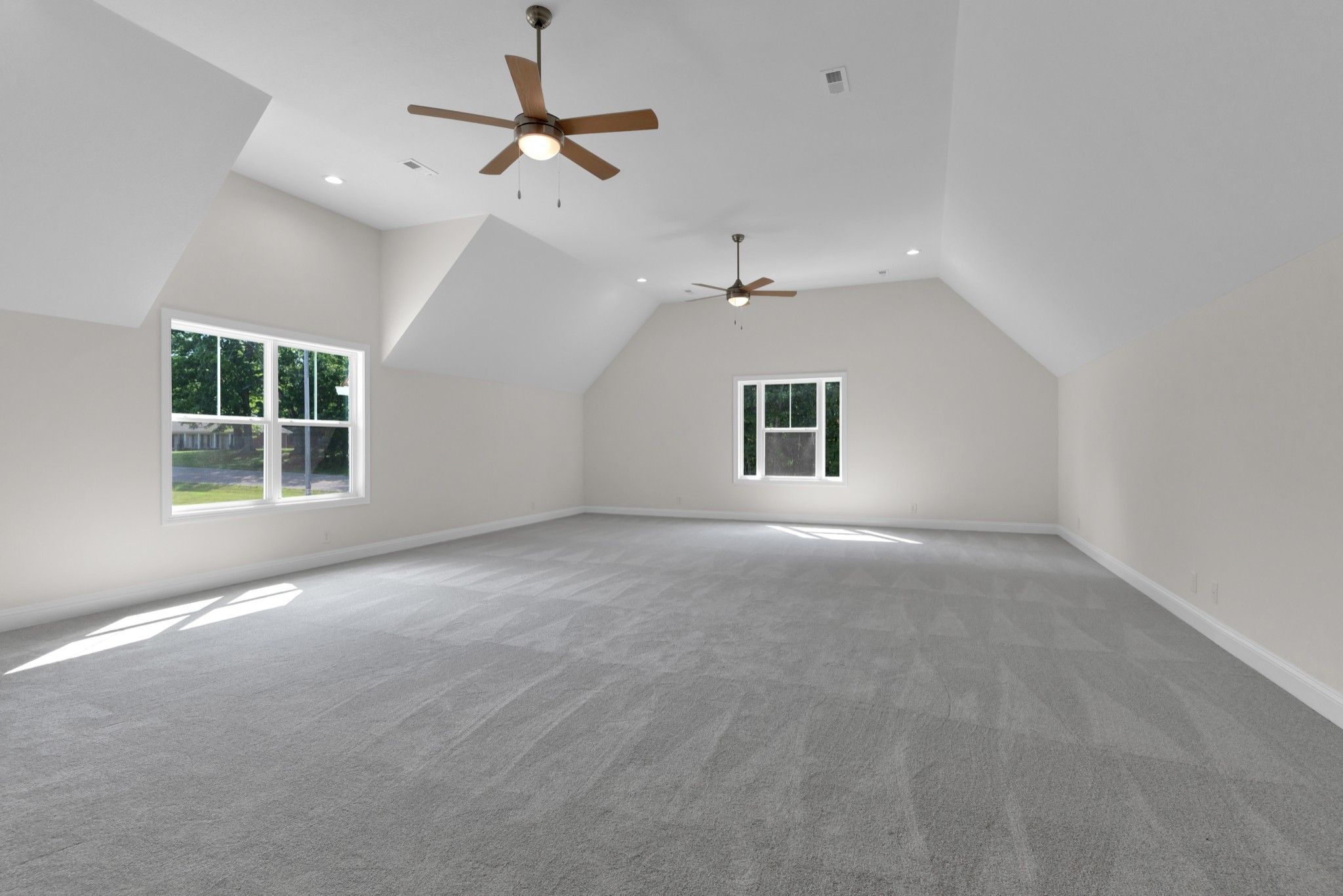 Clarksville, Tennessee, 37043, United States, 4 Bedrooms Bedrooms, ,4 BathroomsBathrooms,Residential,For Sale,1921521