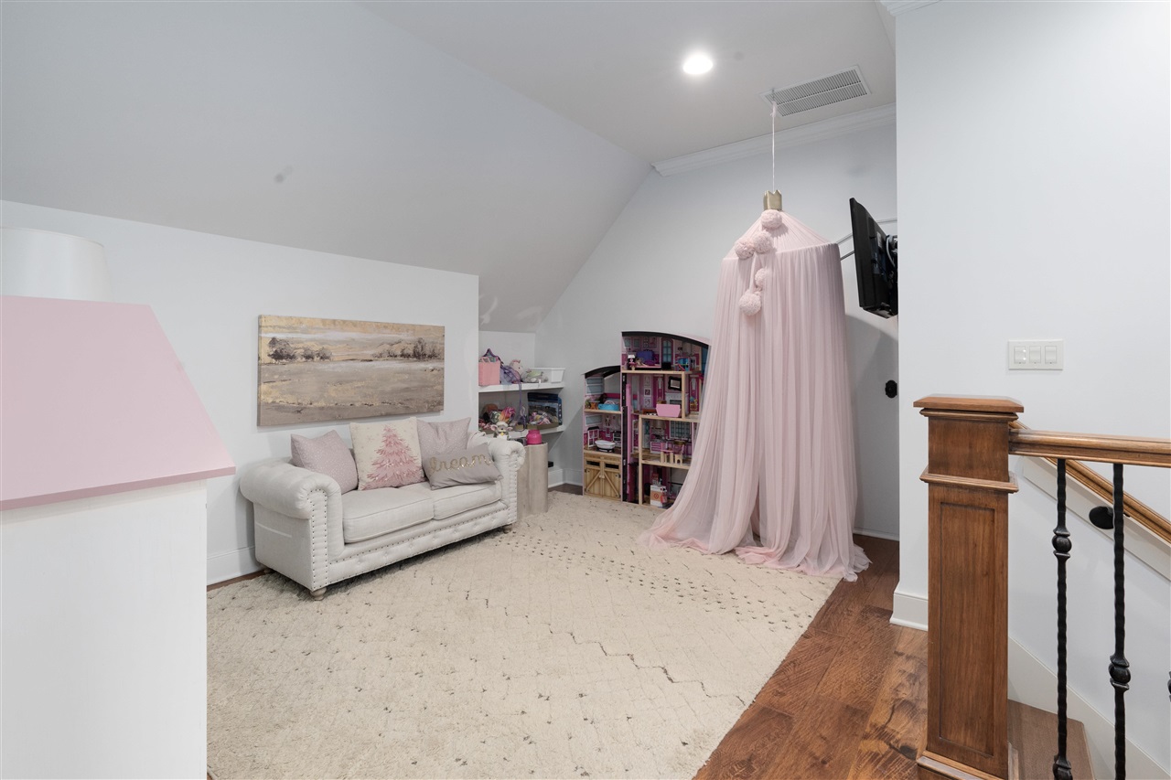 Bowling Green, Kentucky, 42103, United States, 5 Bedrooms Bedrooms, ,5 BathroomsBathrooms,Residential,For Sale,1986458