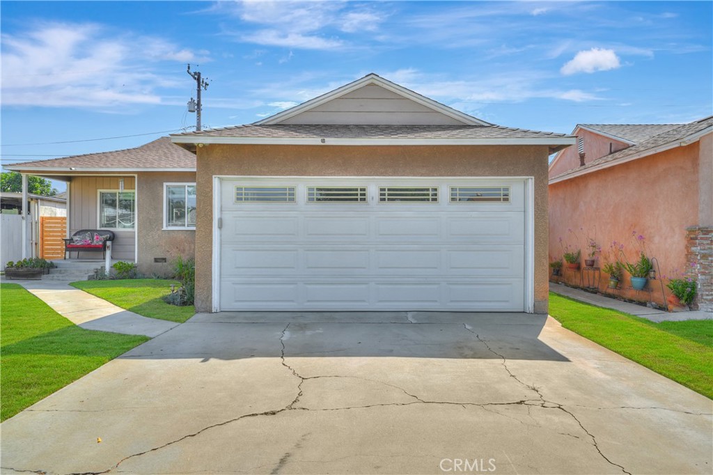 Lakewood, California, 90712, United States, 2 Bedrooms Bedrooms, ,1 BathroomBathrooms,Residential,For Sale,1933533