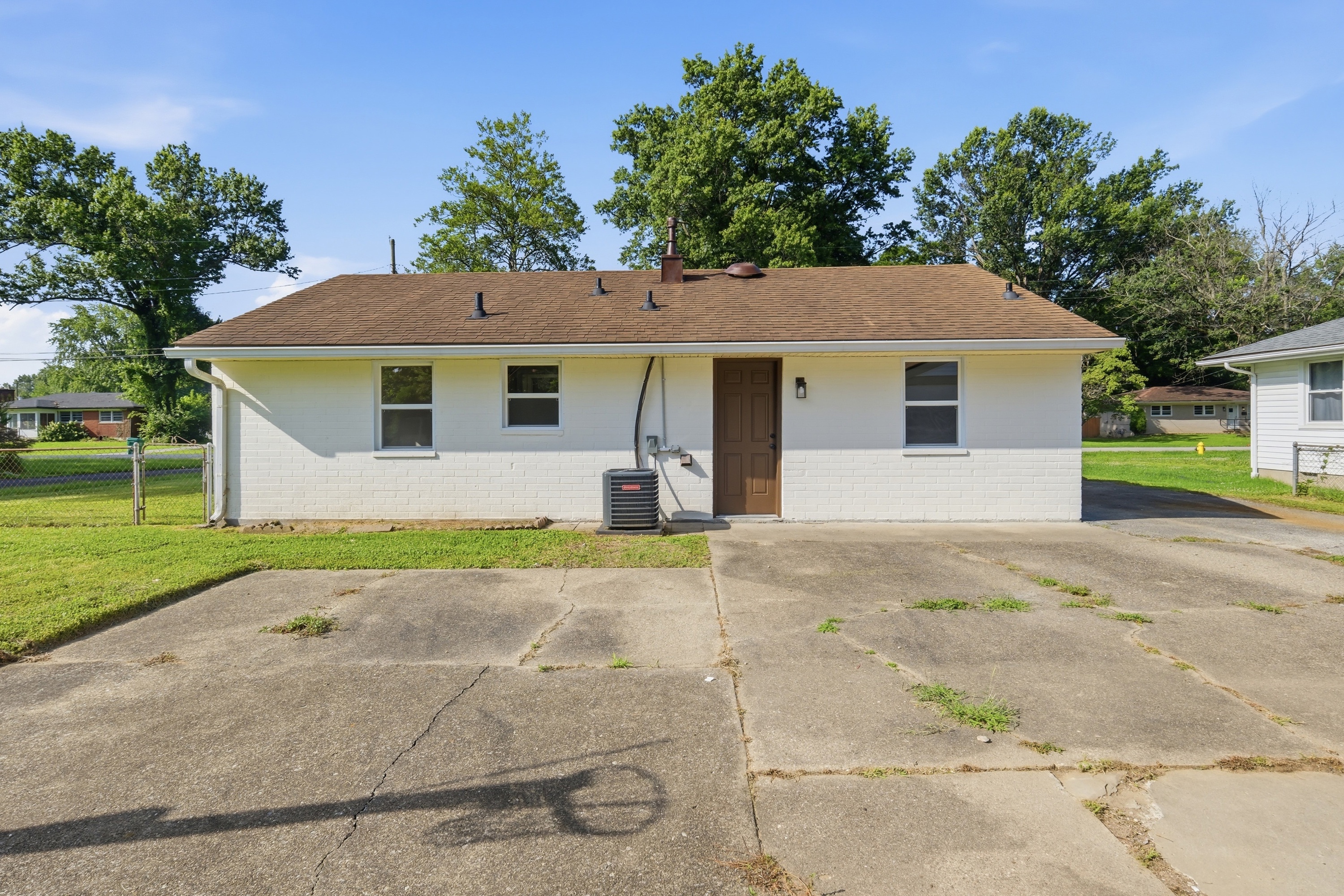  2209 Peaslee Road, Louisville, KY 40216 - 物件實景
