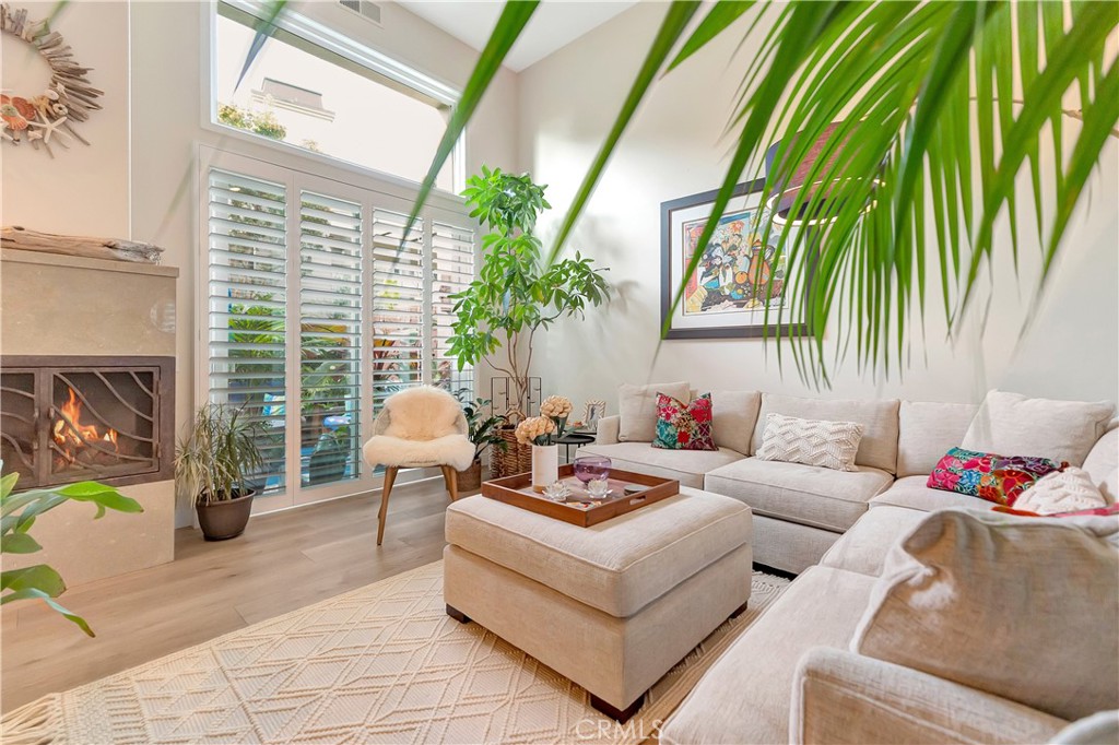 Huntington Beach, California, 92648, United States, 2 Bedrooms Bedrooms, ,3 BathroomsBathrooms,Residential,For Sale,1992033