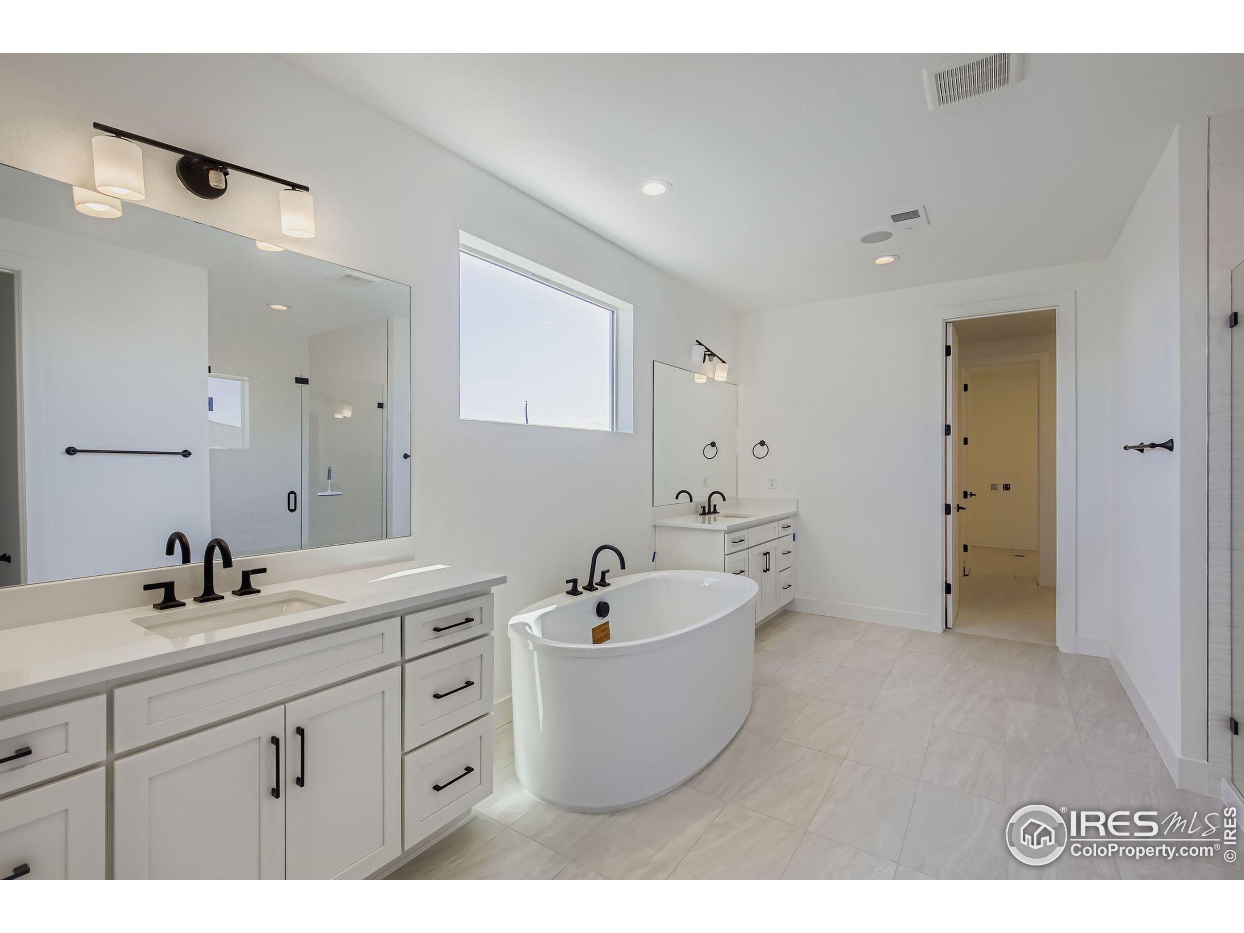 Loveland, Colorado, 80538, United States, 5 Bedrooms Bedrooms, ,6 BathroomsBathrooms,Residential,For Sale,1913101