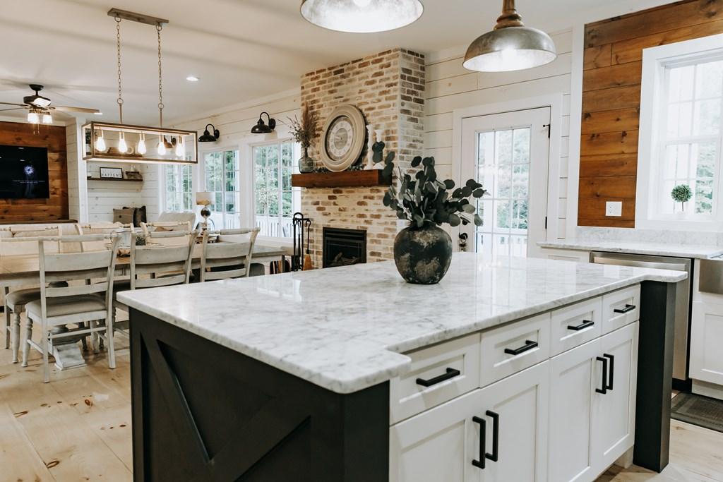 CHATSWORTH, Georgia, 30705, United States, 3 Bedrooms Bedrooms, ,4 BathroomsBathrooms,Residential,For Sale,1885326