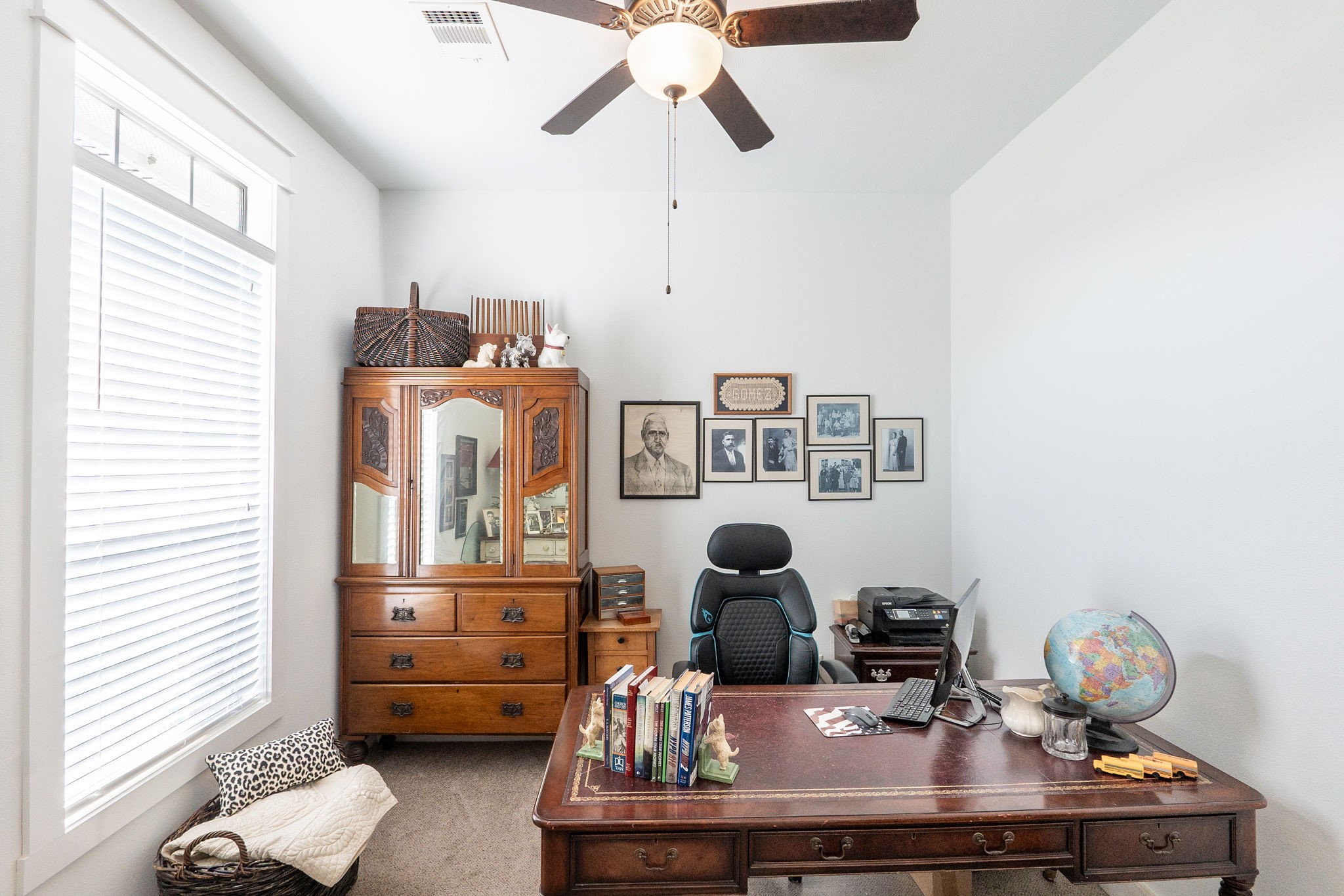 Bryan, Texas, 77808, United States, 3 Bedrooms Bedrooms, ,2 BathroomsBathrooms,Residential,For Sale,1986315