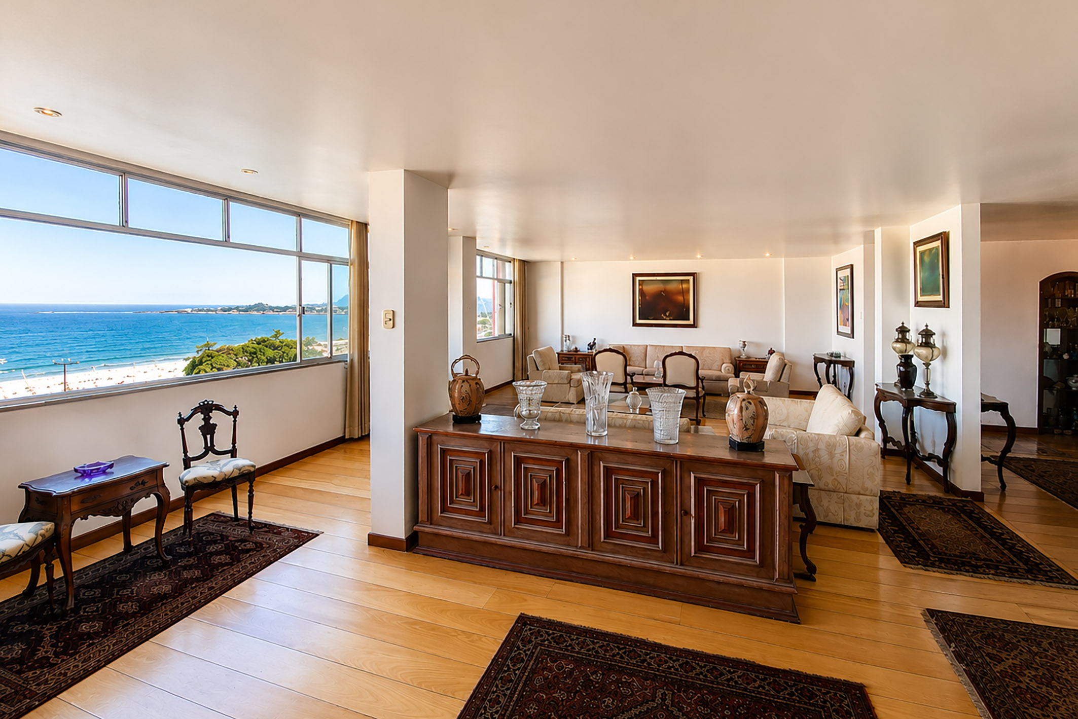  Spacious Apartment on Avenida Atlântica with Uninterrupted Ocean Views - 物件實景