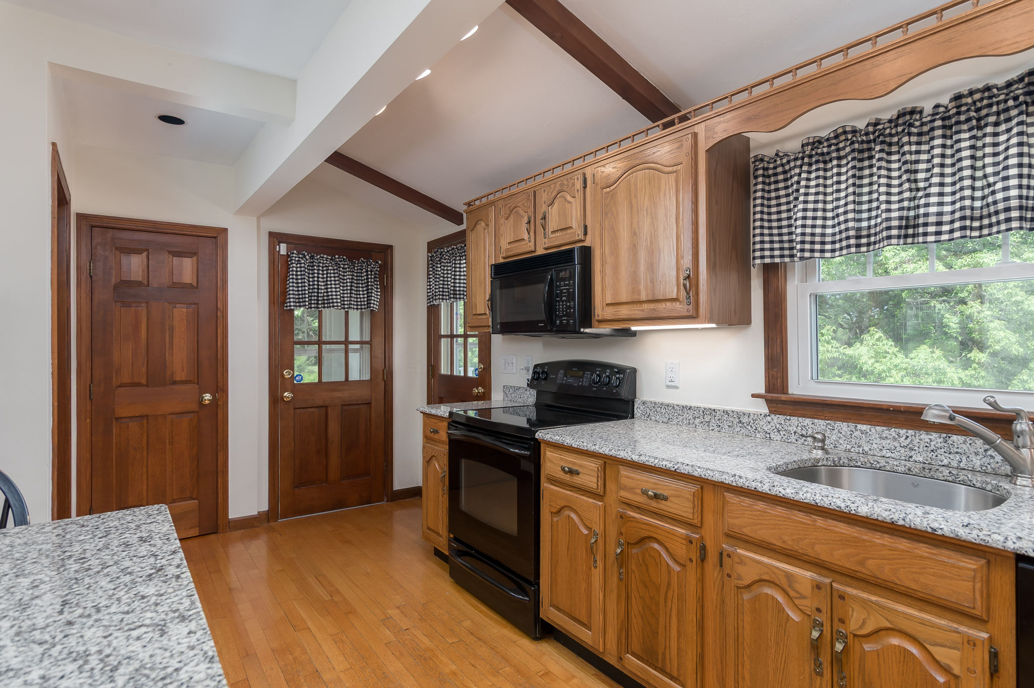 Worcester, Massachusetts, 01603, United States, 3 Bedrooms Bedrooms, ,2 BathroomsBathrooms,Residential,For Sale,1923898
