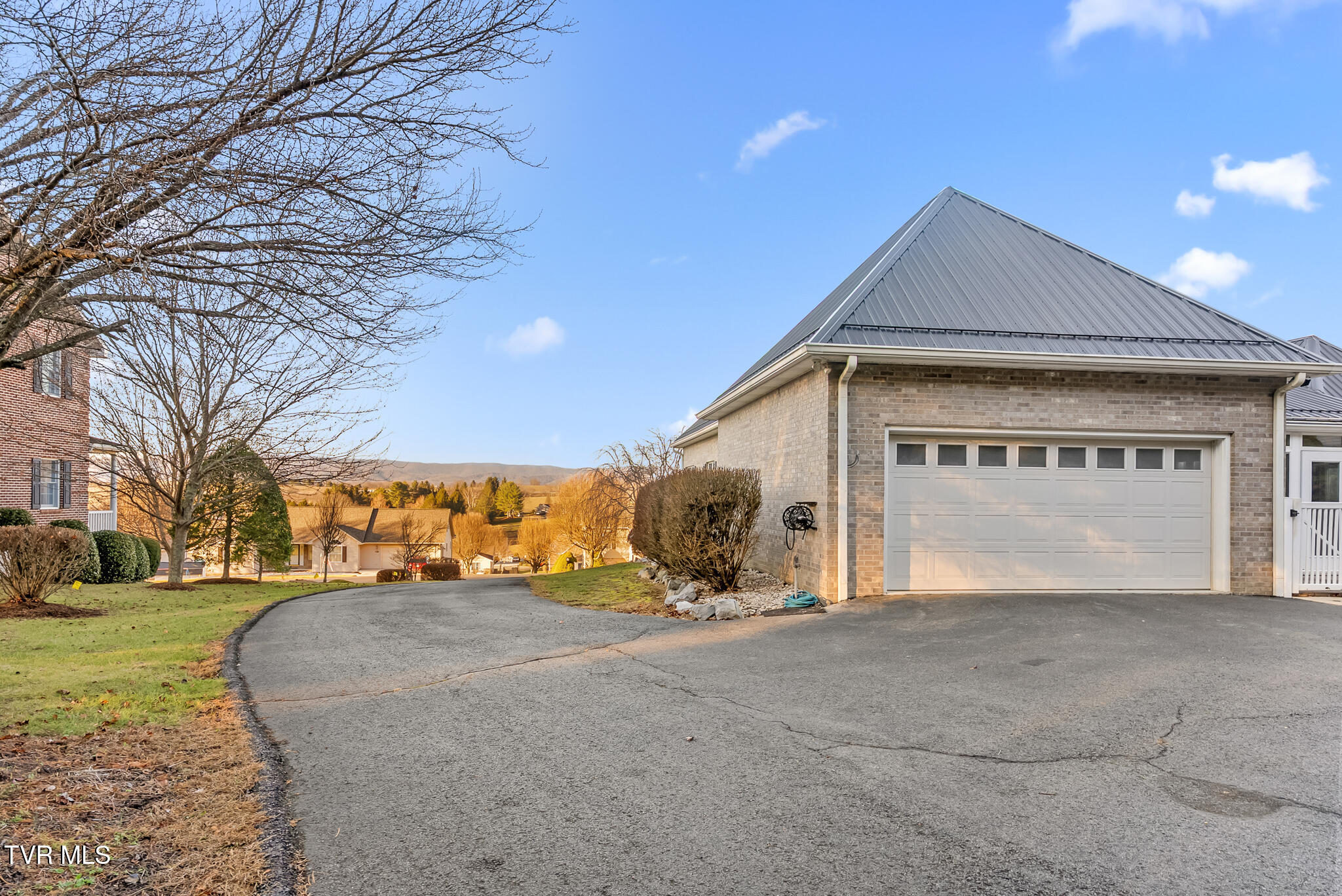 Wytheville, Virginia, 24382, United States, 4 Bedrooms Bedrooms, ,3 BathroomsBathrooms,Residential,For Sale,2005491