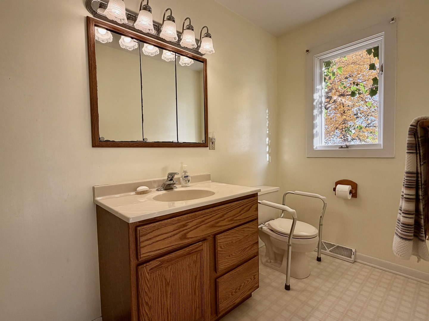 Sycamore, Illinois, 60178, United States, 4 Bedrooms Bedrooms, ,3 BathroomsBathrooms,Residential,For Sale,1988163