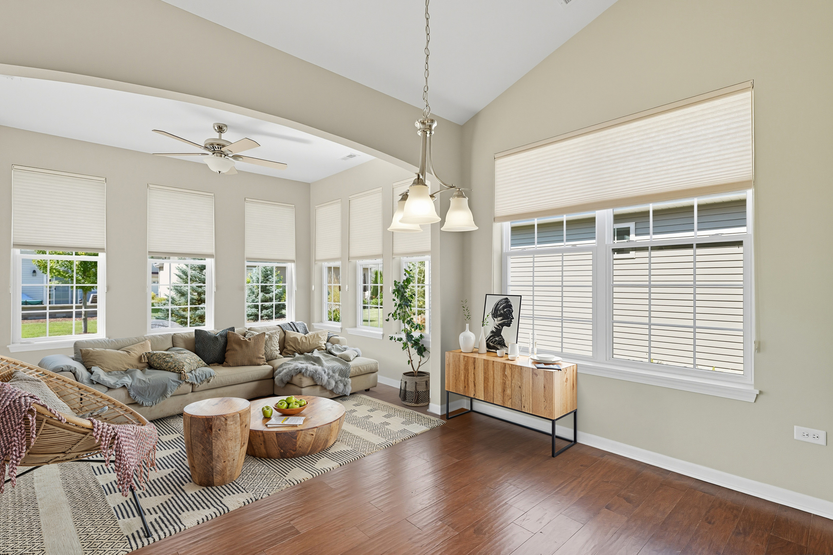 Naperville, Illinois, 60564, United States, 2 Bedrooms Bedrooms, ,2 BathroomsBathrooms,Residential,For Sale,1986332