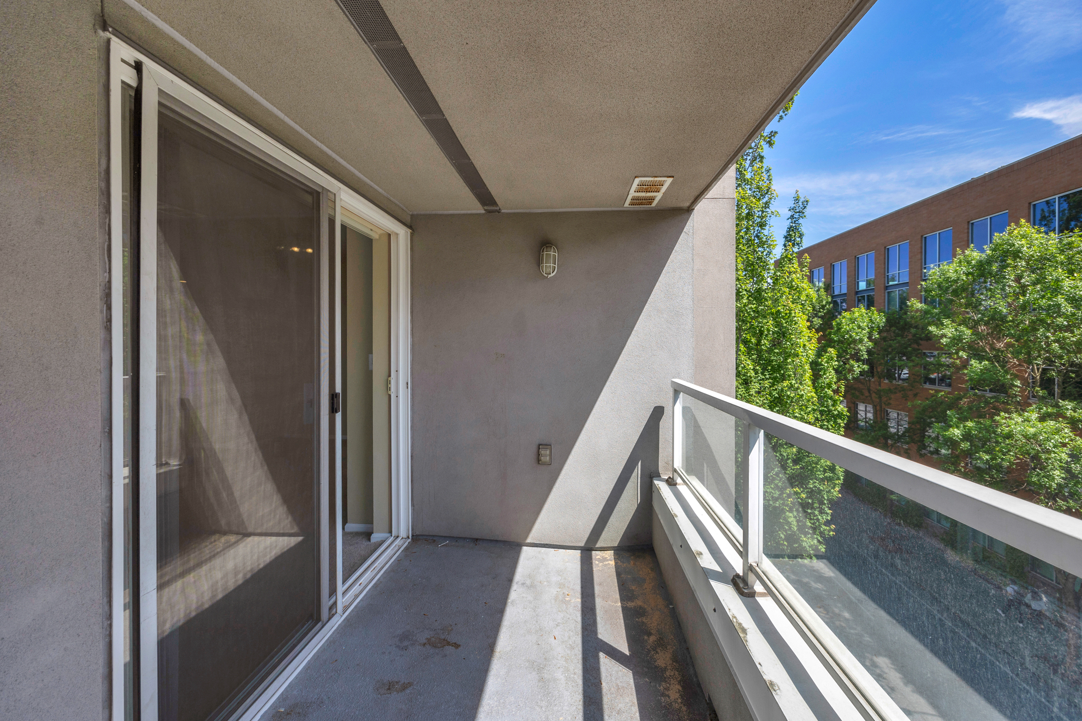  Immaculate University District Condo - 物件實景