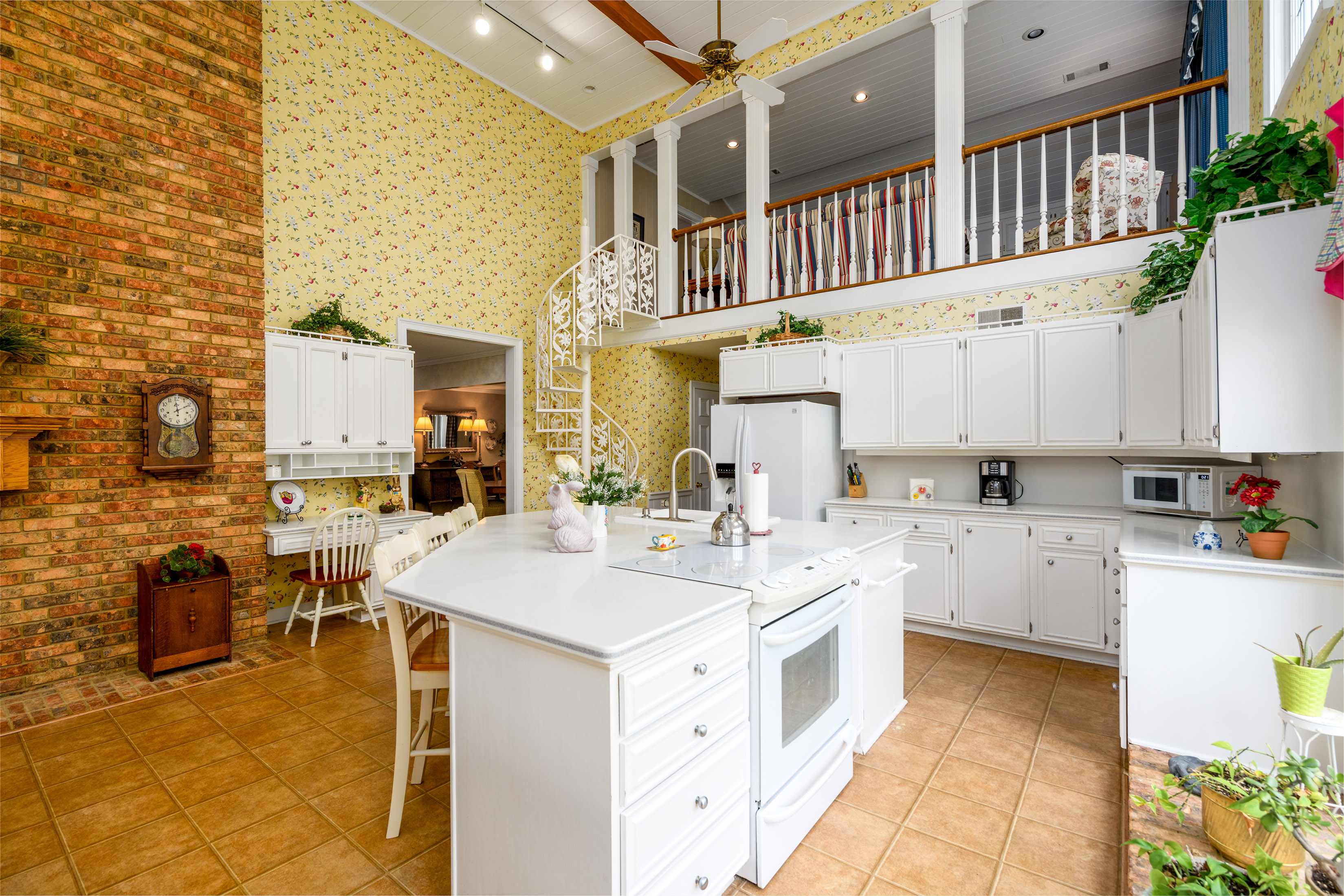  Lakefront Estate with Private Dock, Guest Home and Pool - 物件實景