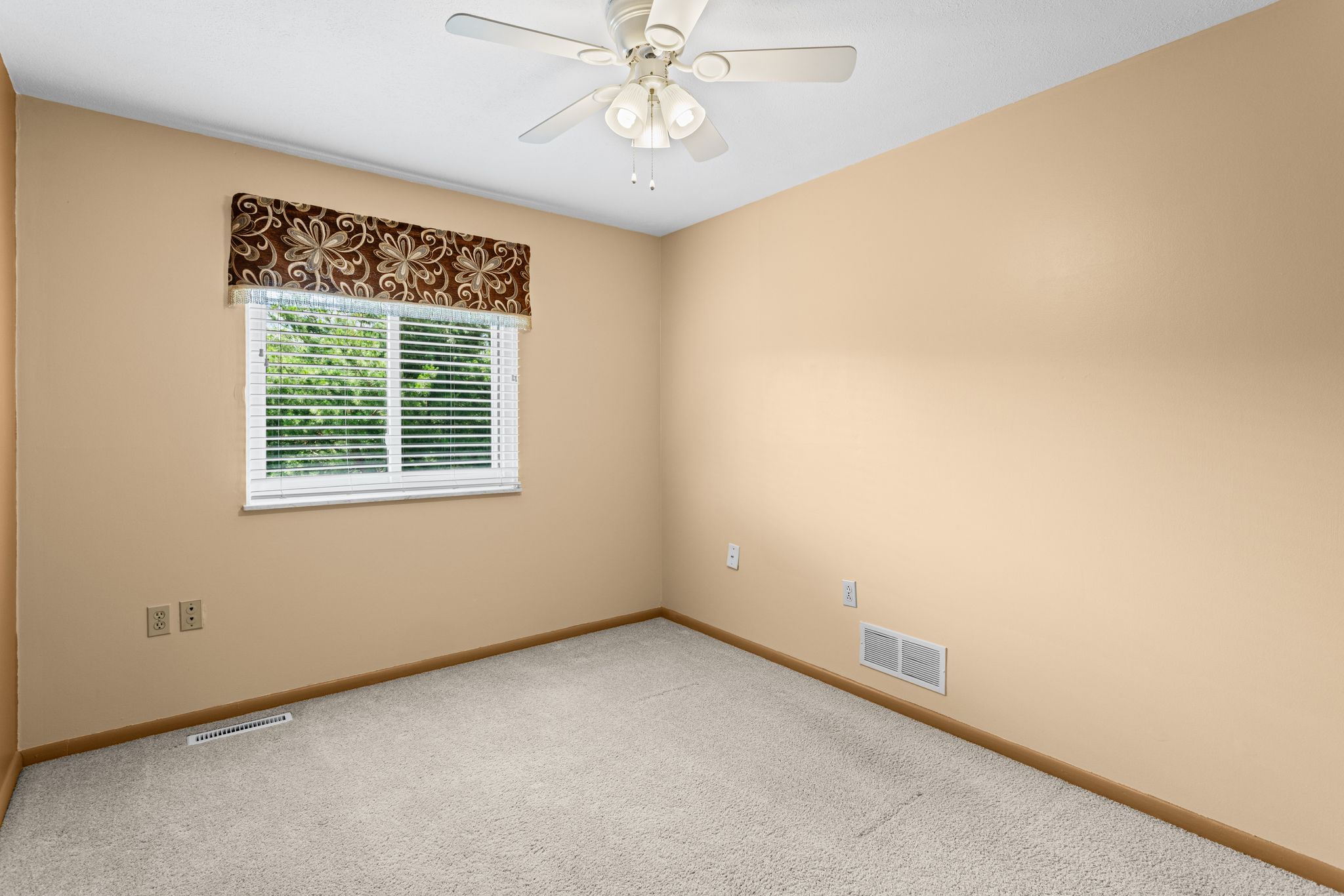  128 Arrowood Drive, Cranberry Township, PA 16066 - 物件實景