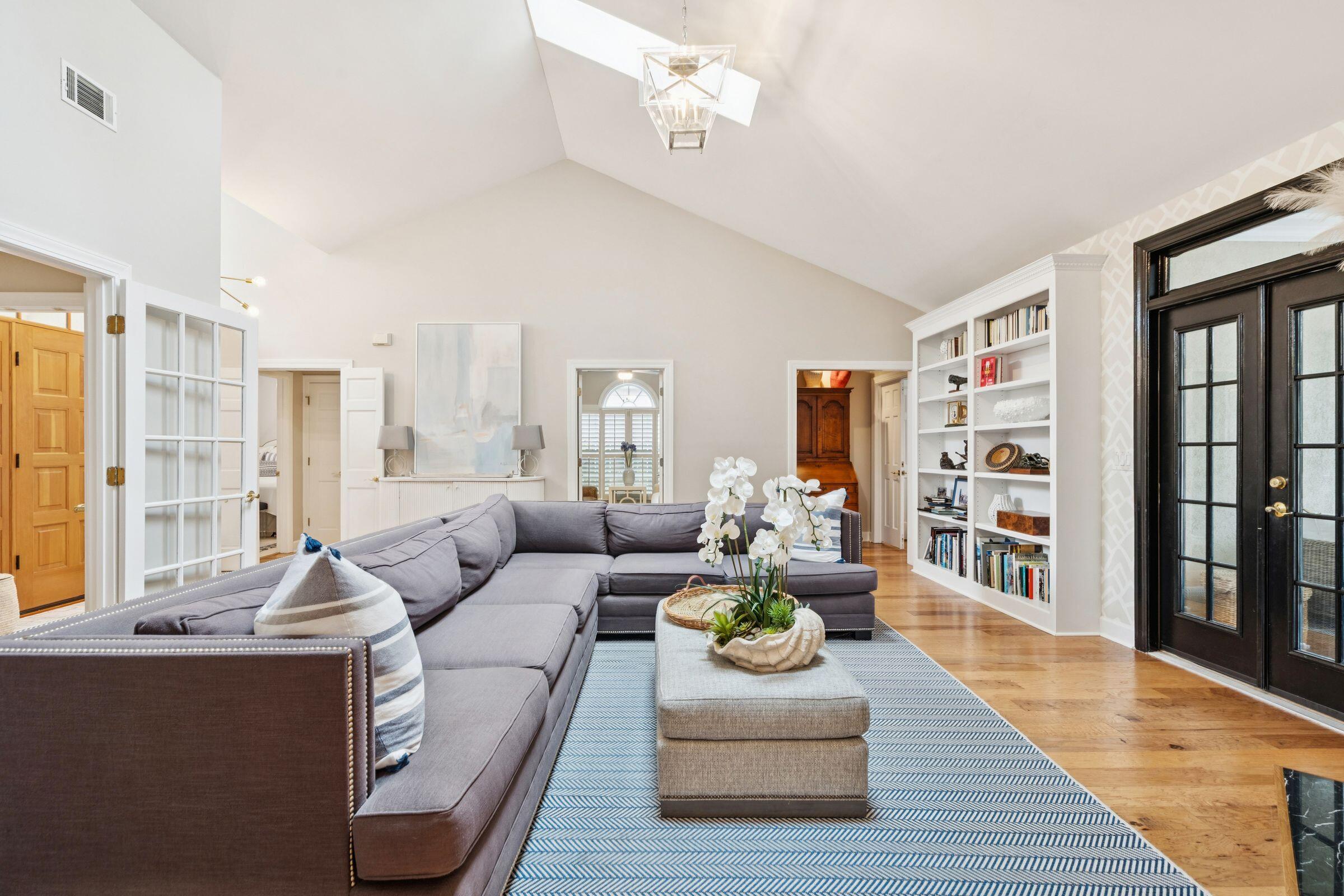 Mount Pleasant, South Carolina, 29464, United States, 3 Bedrooms Bedrooms, ,2 BathroomsBathrooms,Residential,For Sale,1979590