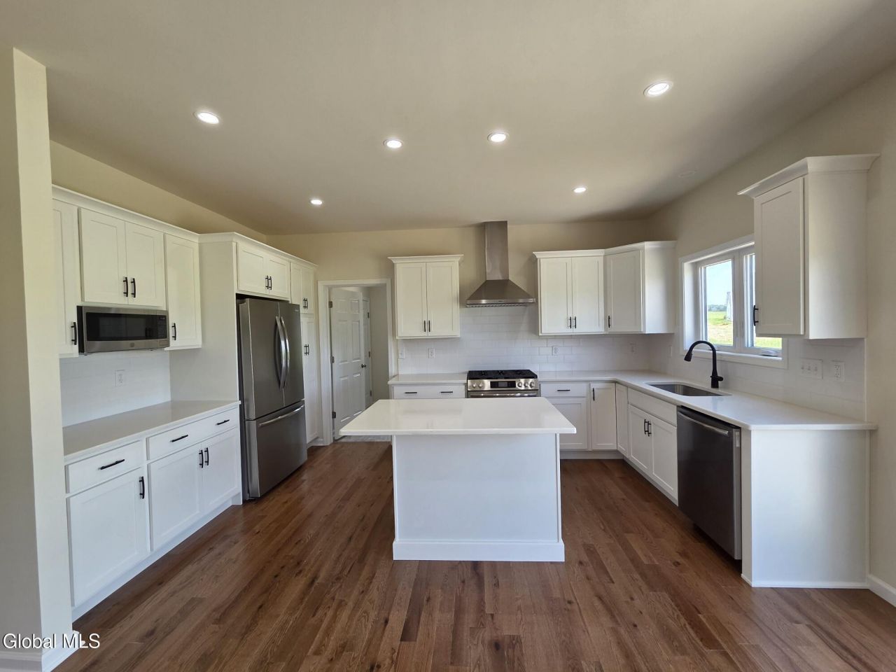 Mechanicville, New York, 12118, United States, 3 Bedrooms Bedrooms, ,3 BathroomsBathrooms,Residential,For Sale,1908351
