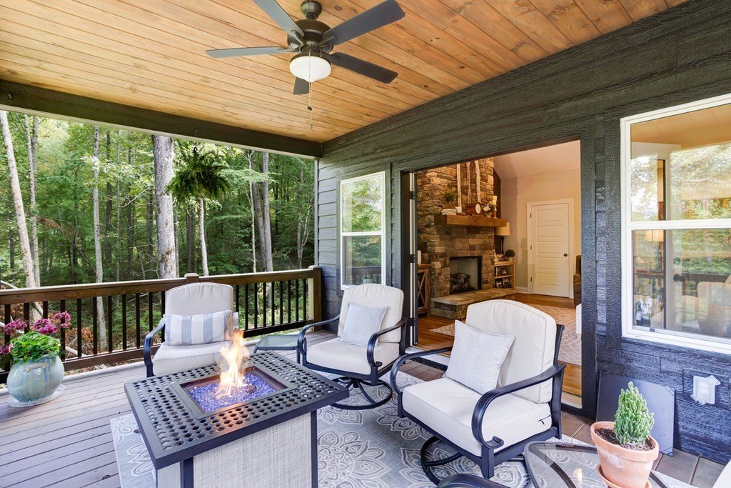 Hayesville, North Carolina, 28904, United States, 3 Bedrooms Bedrooms, ,3 BathroomsBathrooms,Residential,For Sale,1872419