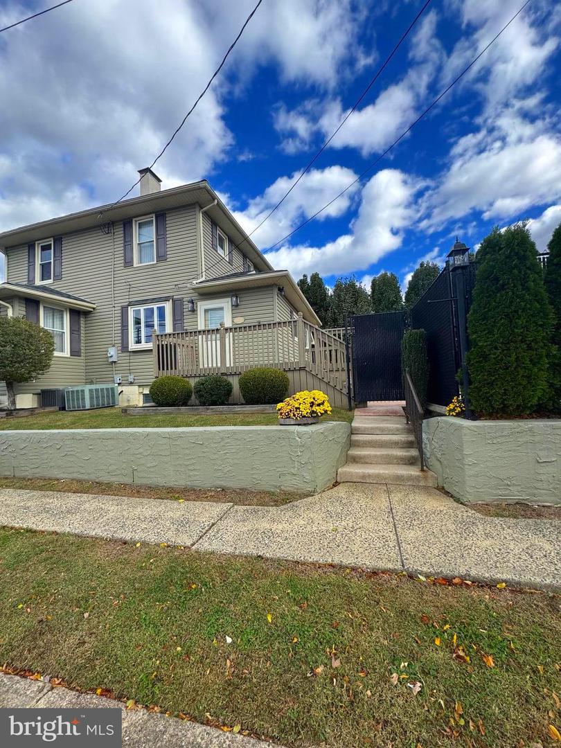 MAPLE SHADE, New Jersey, 08052, United States, 3 Bedrooms Bedrooms, ,3 BathroomsBathrooms,Residential,For Sale,1985694