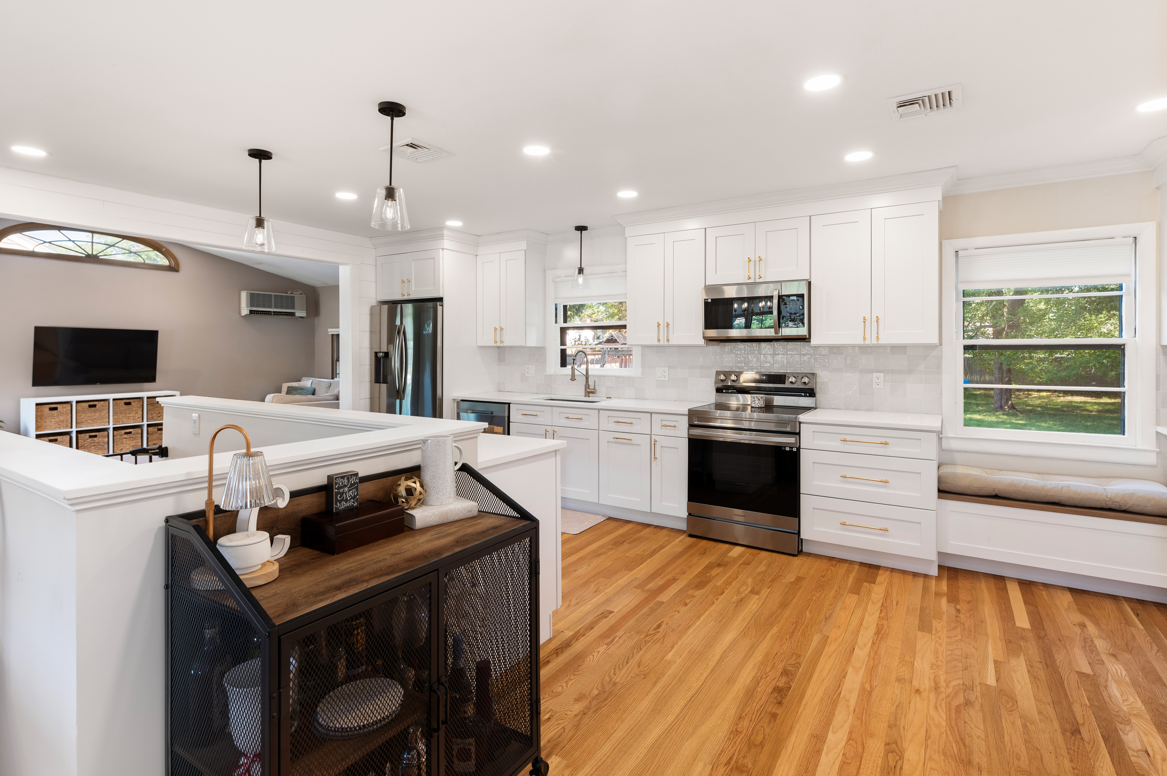  Fully modernized 3-bedroom ranch in a quiet, beautiful neighborhood. - 物件實景