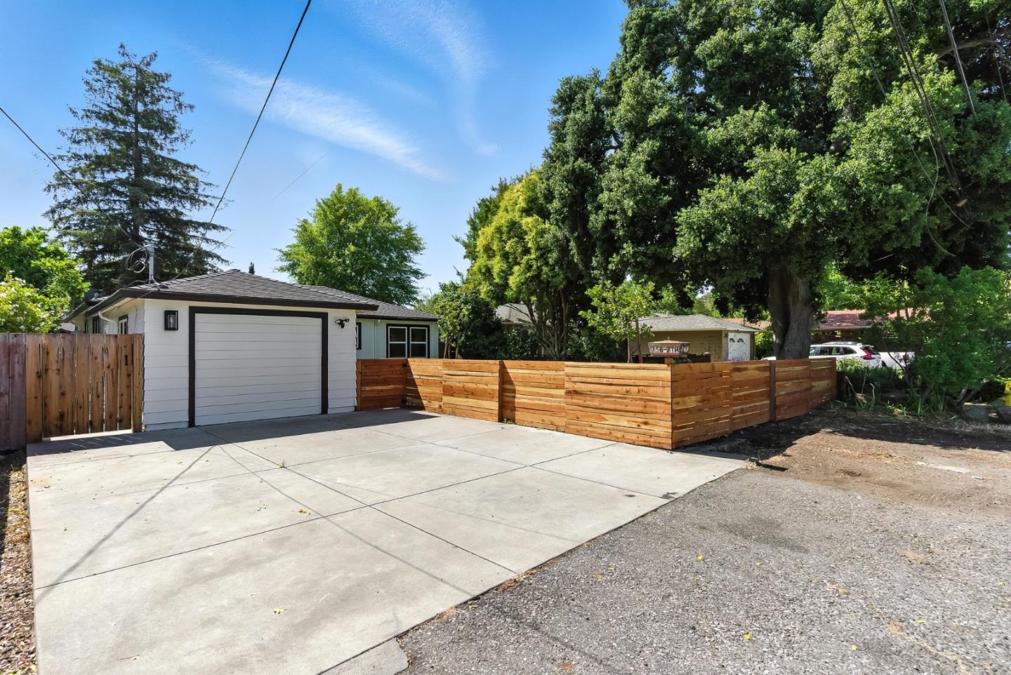Redwood City, California, 94063, United States, 2 Bedrooms Bedrooms, ,1 BathroomBathrooms,Residential,For Sale,1885449