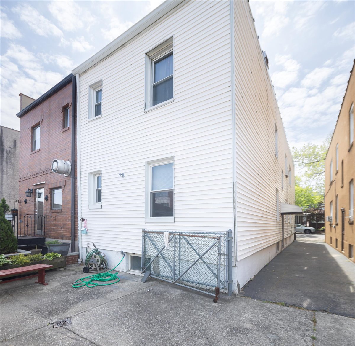 Maspeth, New York, 11378, United States, 4 Bedrooms Bedrooms, ,2 BathroomsBathrooms,Residential,For Sale,1791620