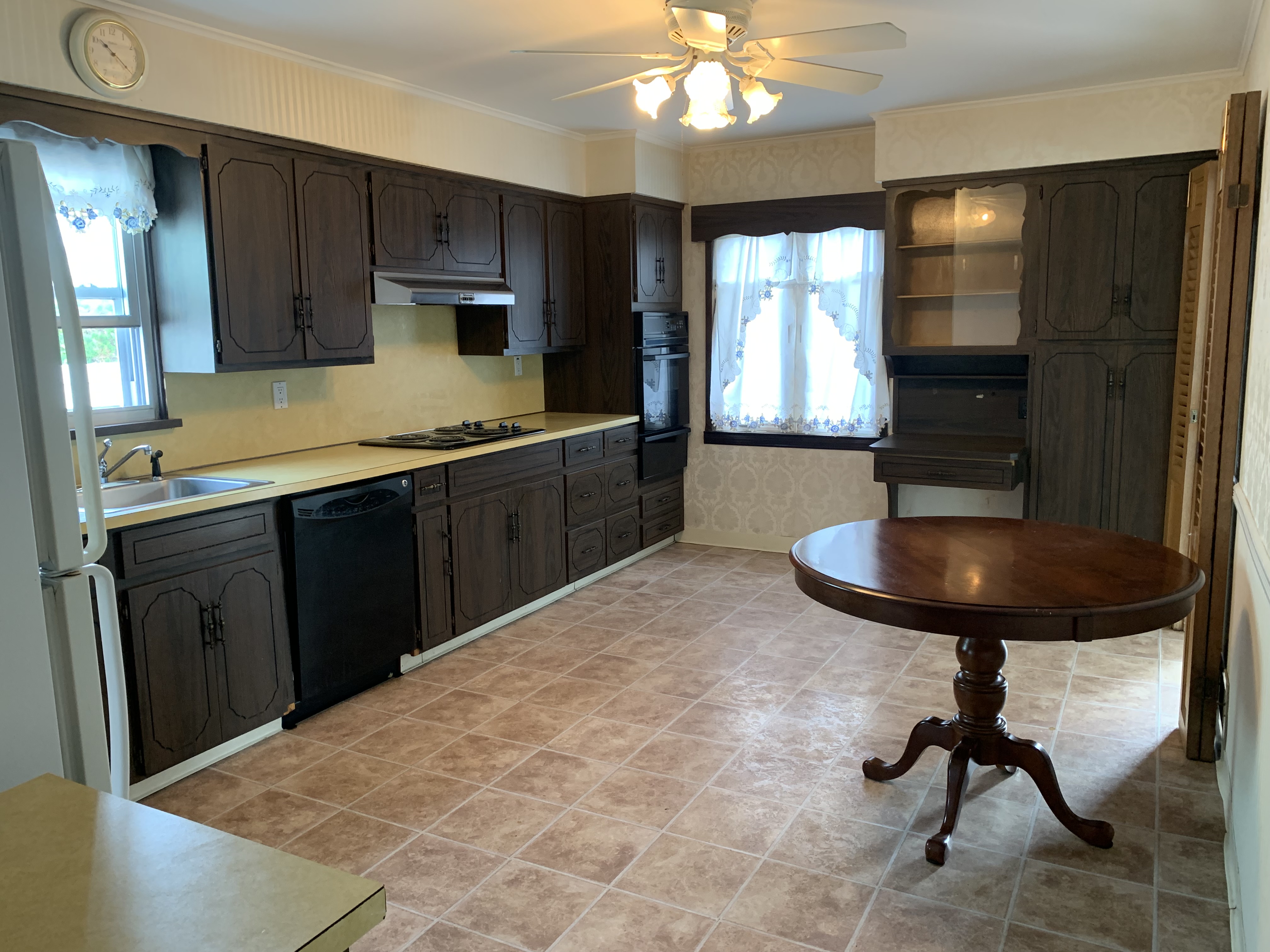 Franklin Square, New York, 11010, United States, 4 Bedrooms Bedrooms, ,2 BathroomsBathrooms,Residential,For Sale,1937158