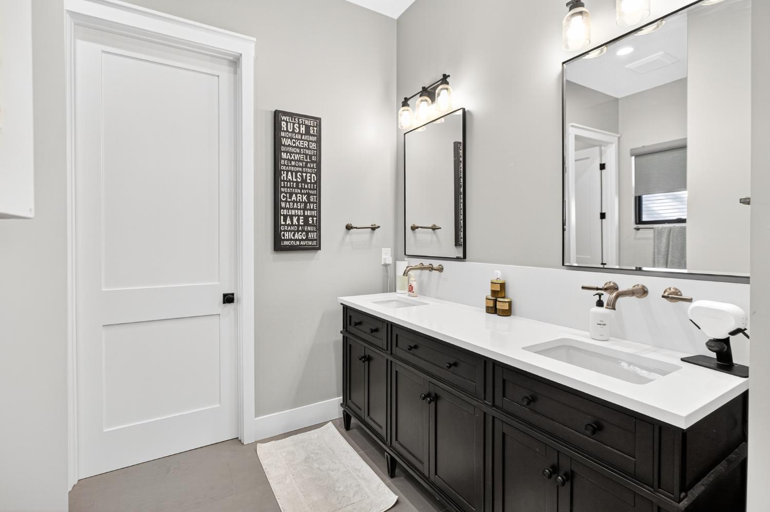 Sacramento, California, 95816, United States, 3 Bedrooms Bedrooms, ,5 BathroomsBathrooms,Residential,For Sale,1978117