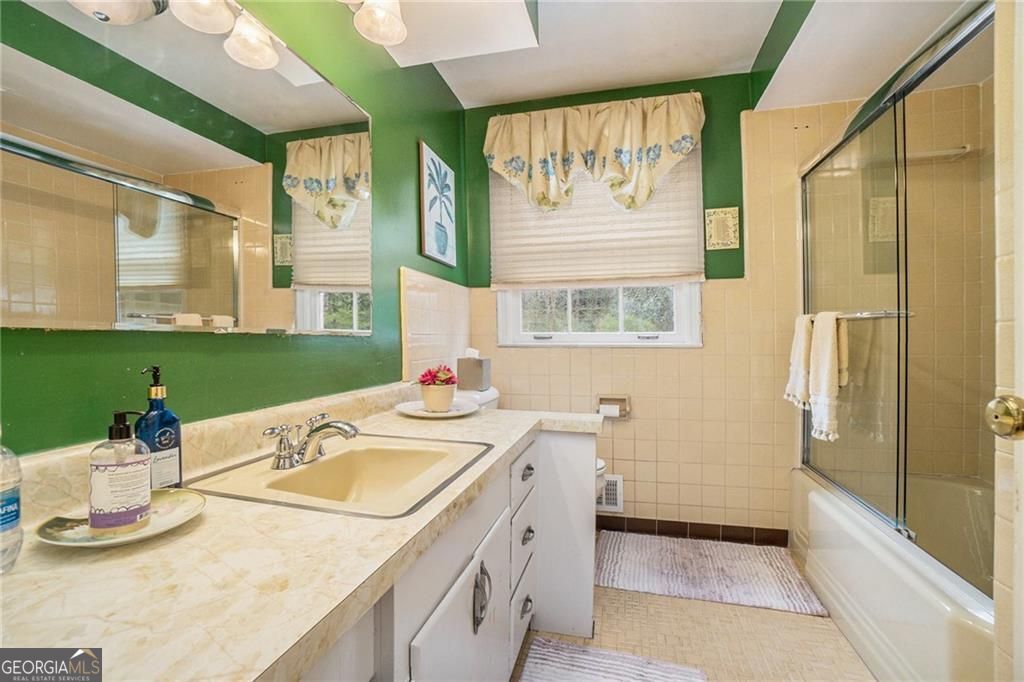 Atlanta, Georgia, 30311, United States, 5 Bedrooms Bedrooms, ,5 BathroomsBathrooms,Residential,For Sale,1909113