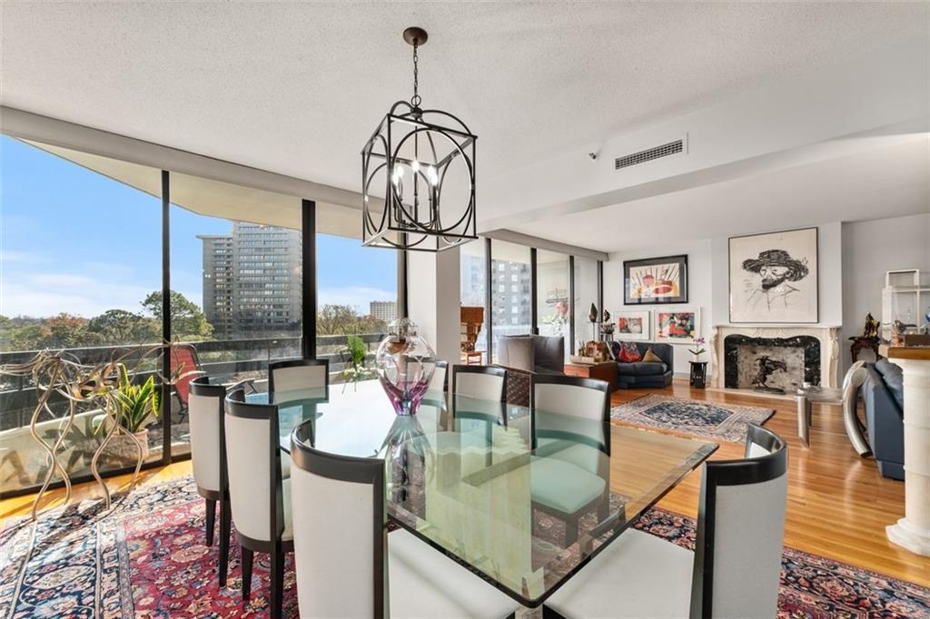 Atlanta, Georgia, 30305, United States, 2 Bedrooms Bedrooms, ,2 BathroomsBathrooms,Residential,For Sale,2002175