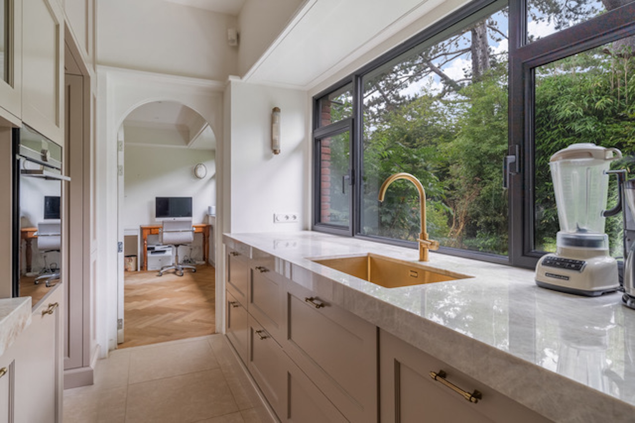  Spacious, turn-key family villa with swimming pool and guest accommodation - 物件實景